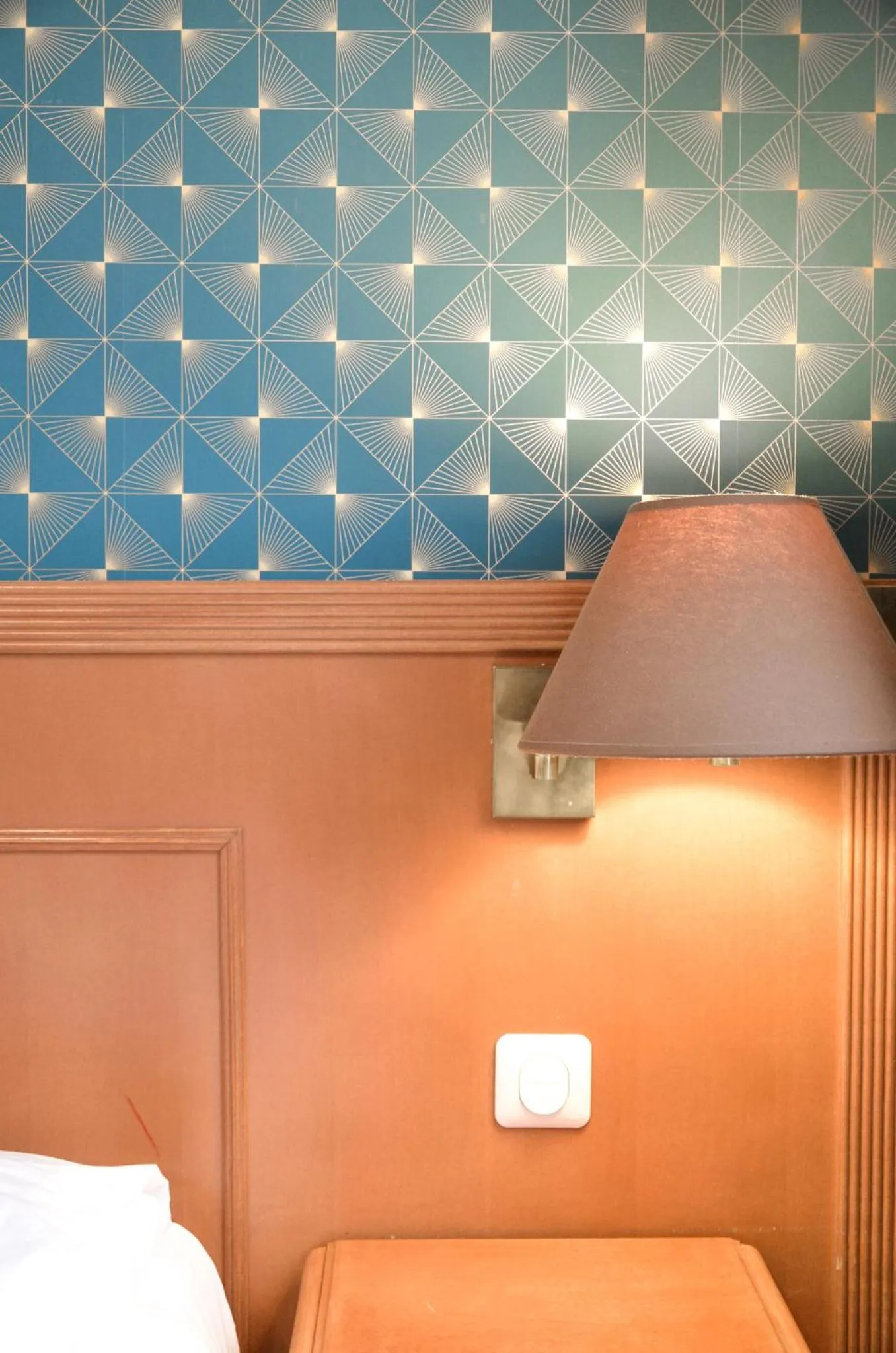 Bedroom, Bed in Hôtel De La Perdrix Rouge