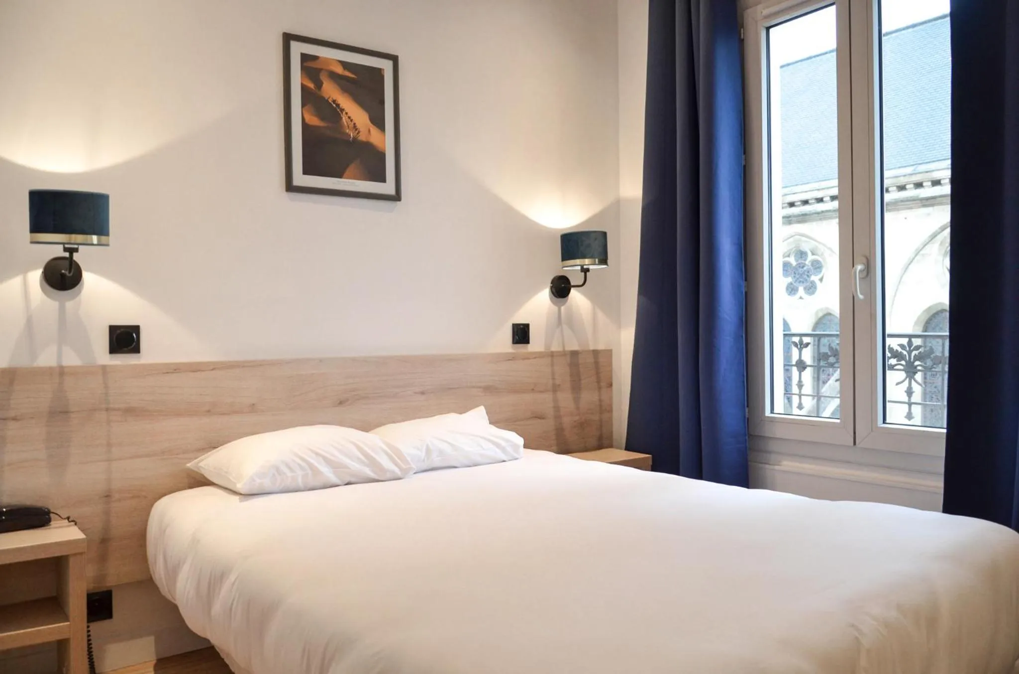 Nearby landmark, Bed in Hôtel De La Perdrix Rouge