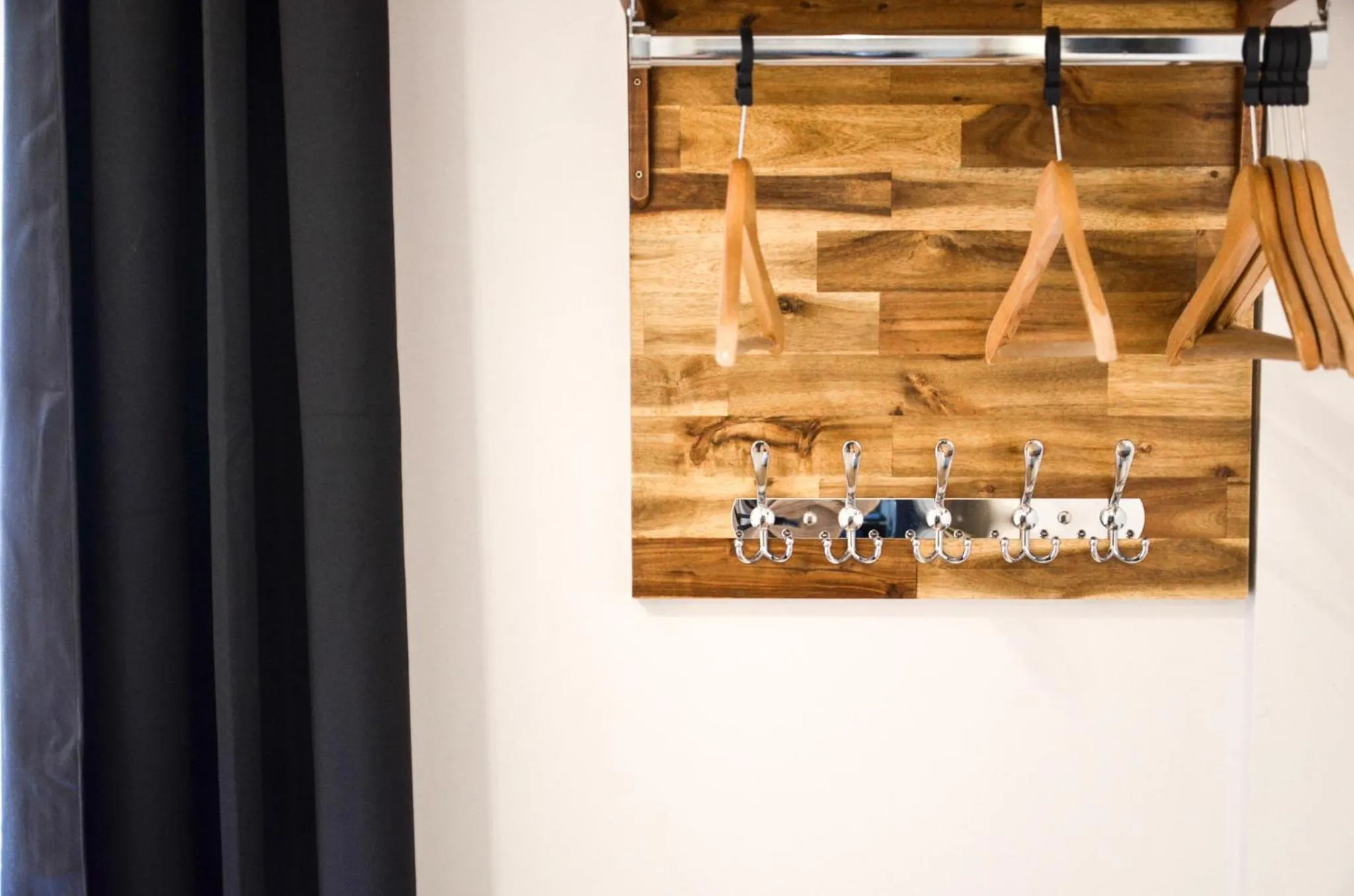 Photo of the whole room in Hôtel De La Perdrix Rouge