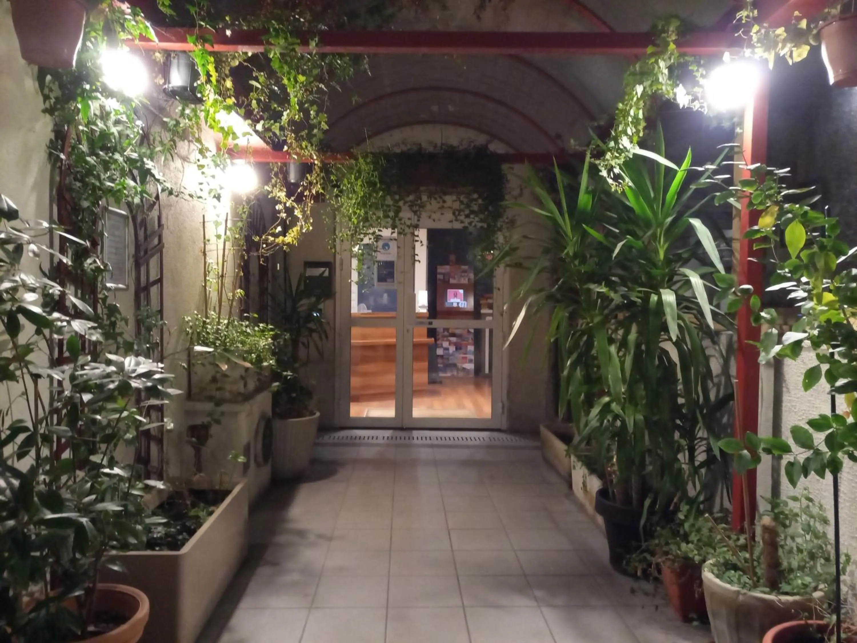 Facade/entrance in Hôtel De La Perdrix Rouge