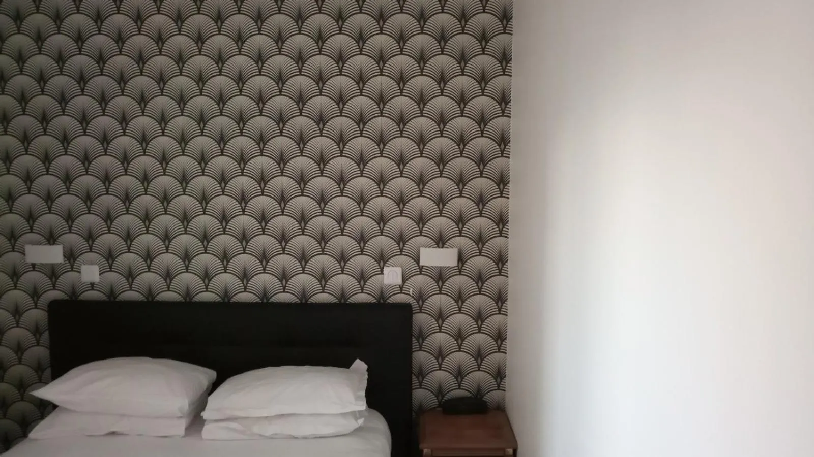 Bedroom, Bed in Hôtel De La Perdrix Rouge