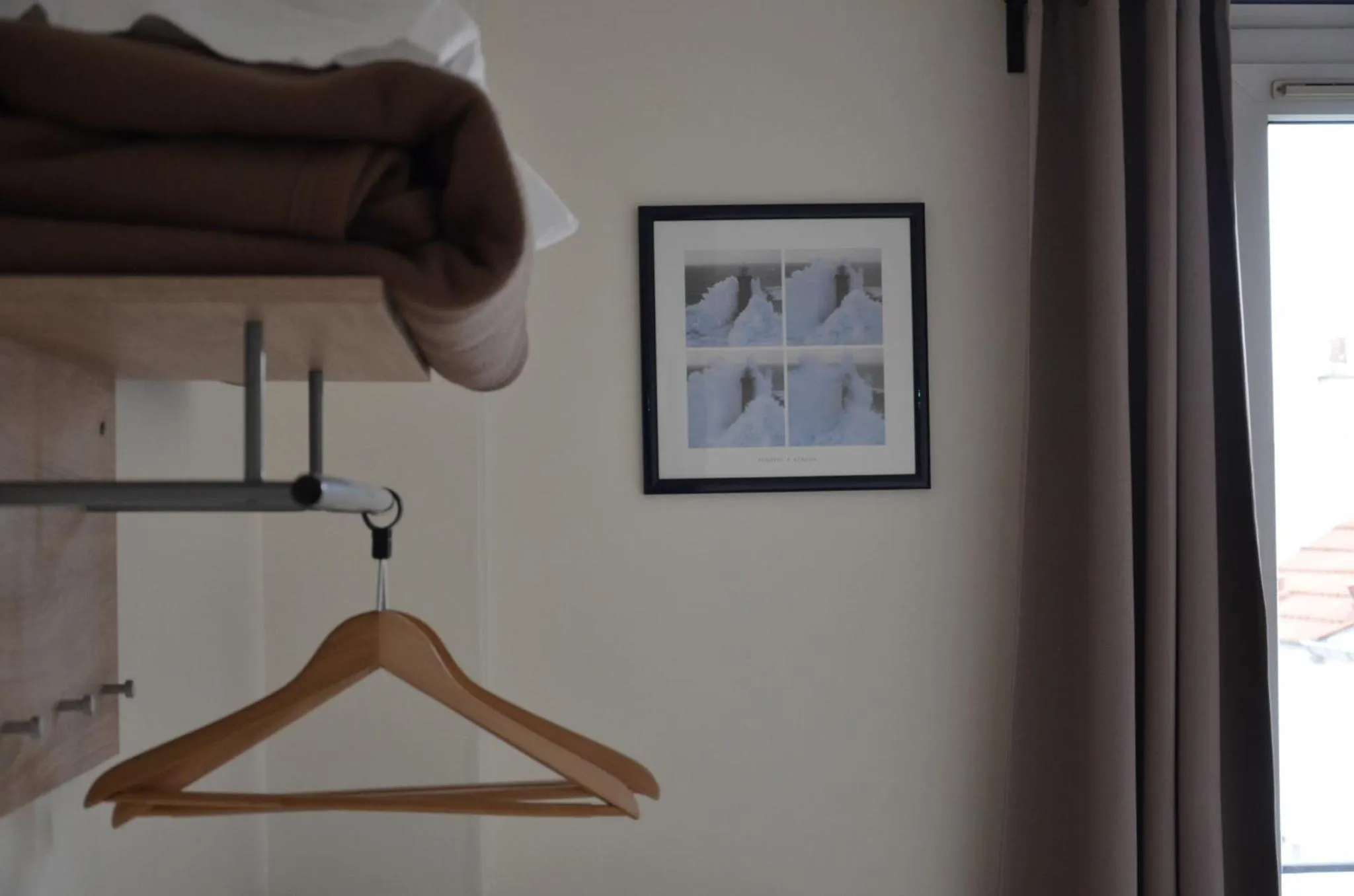 Photo of the whole room in Hôtel De La Perdrix Rouge