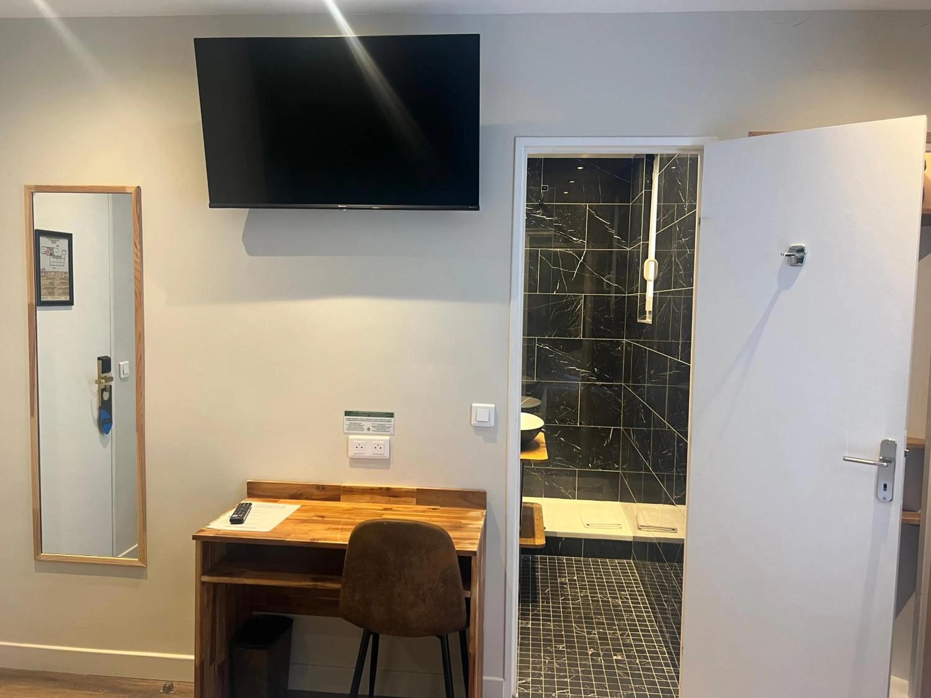 Hôtel De La Perdrix Rouge