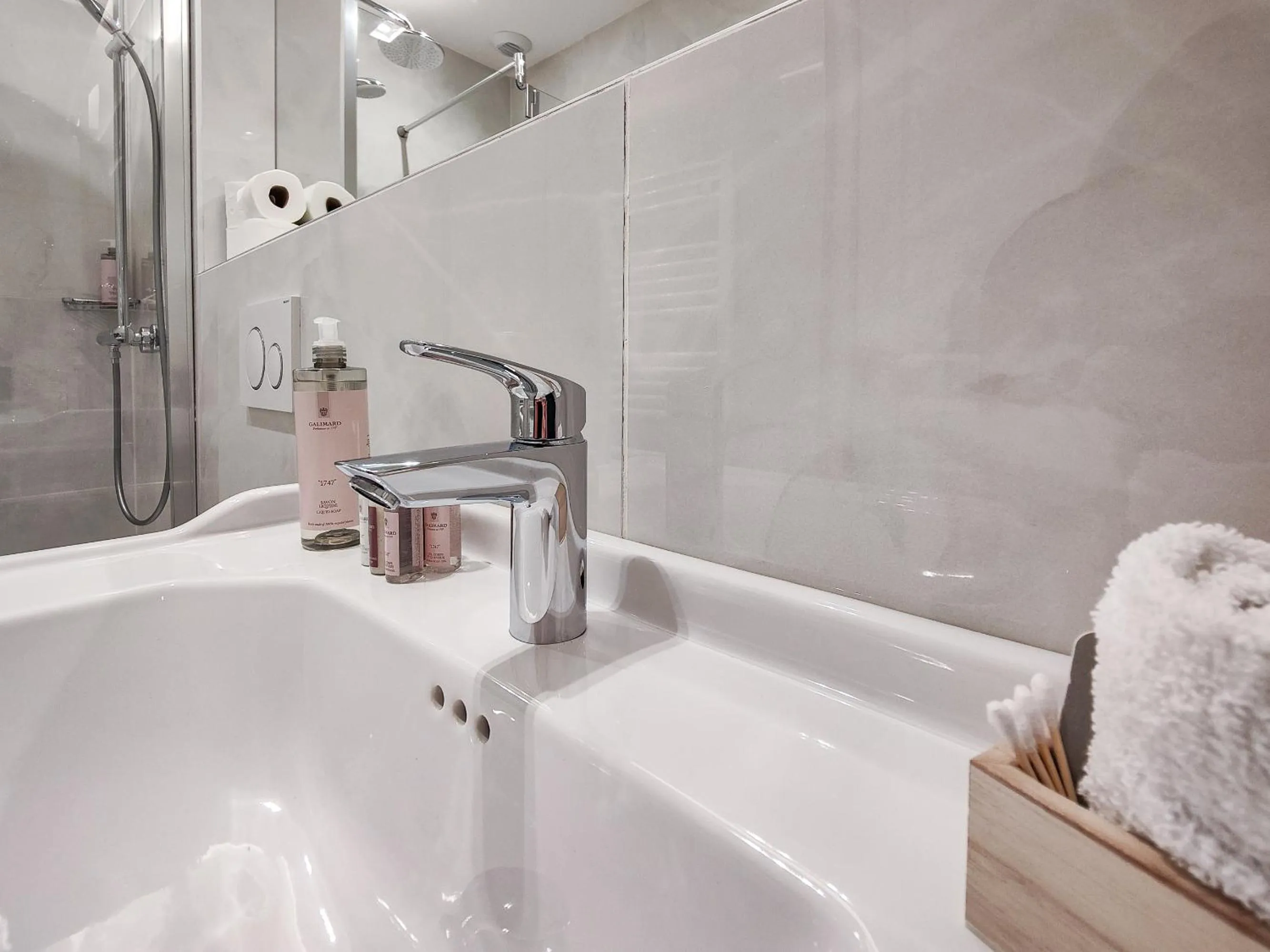 Bathroom in Hotel Aparthotel AMMI Nice Lafayette