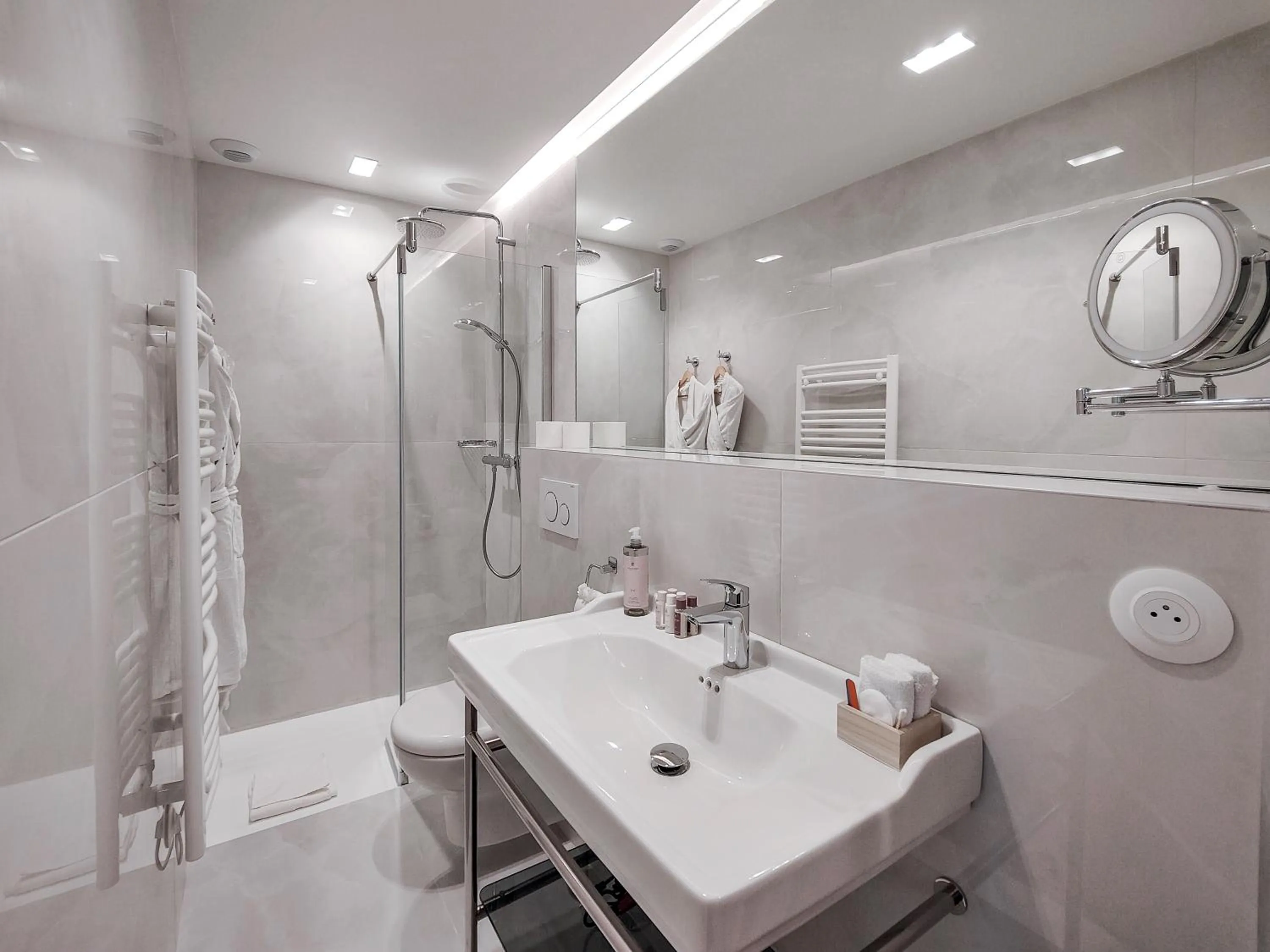 Bathroom in Hotel Aparthotel AMMI Nice Lafayette