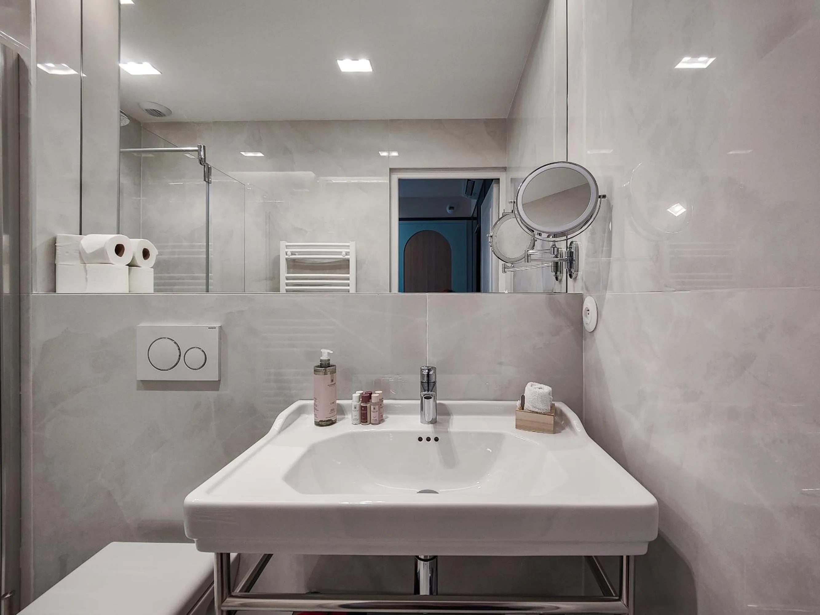 Bathroom in Hotel Aparthotel AMMI Nice Lafayette