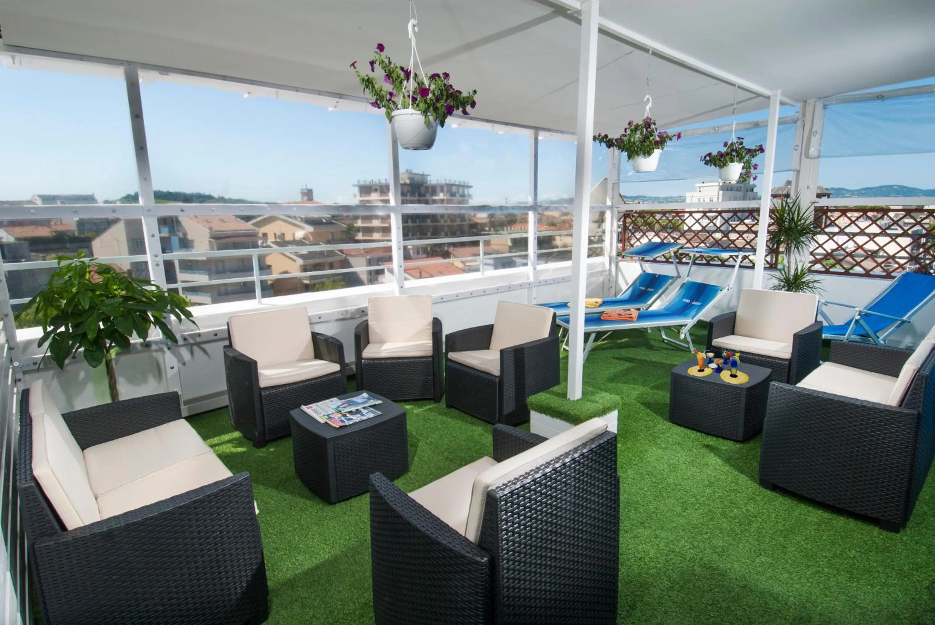 Communal lounge/ TV room in Hotel caesar