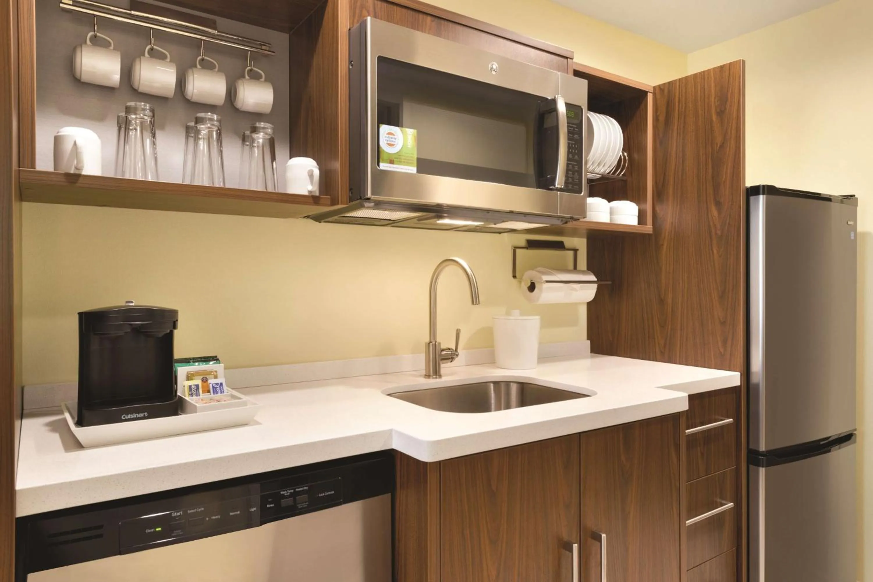 Kitchen or kitchenette in Home2 Suites By Hilton Columbus Dublin