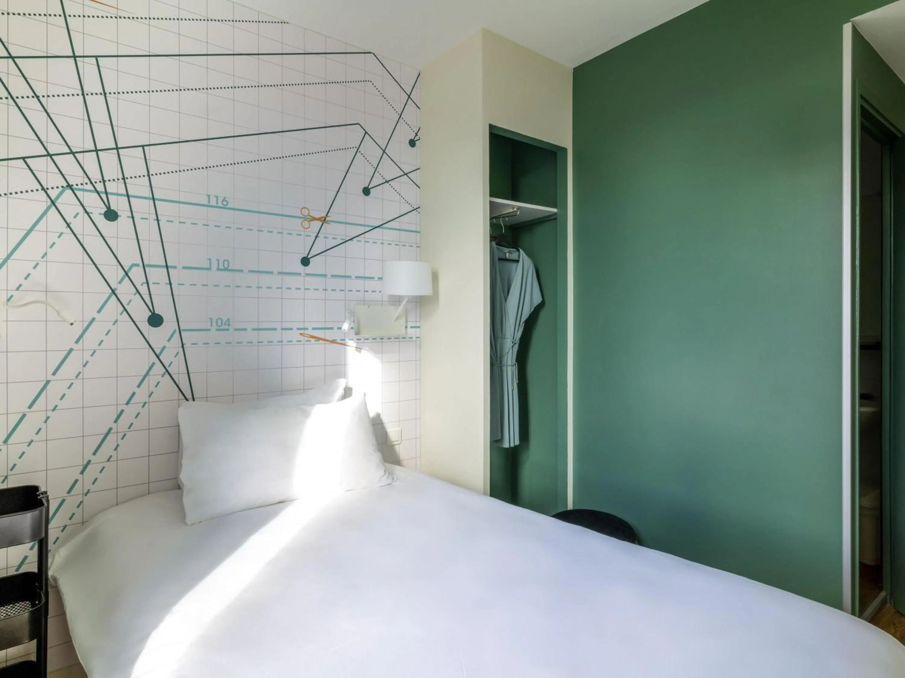 Bedroom, Bed in ibis Styles Asnieres Centre