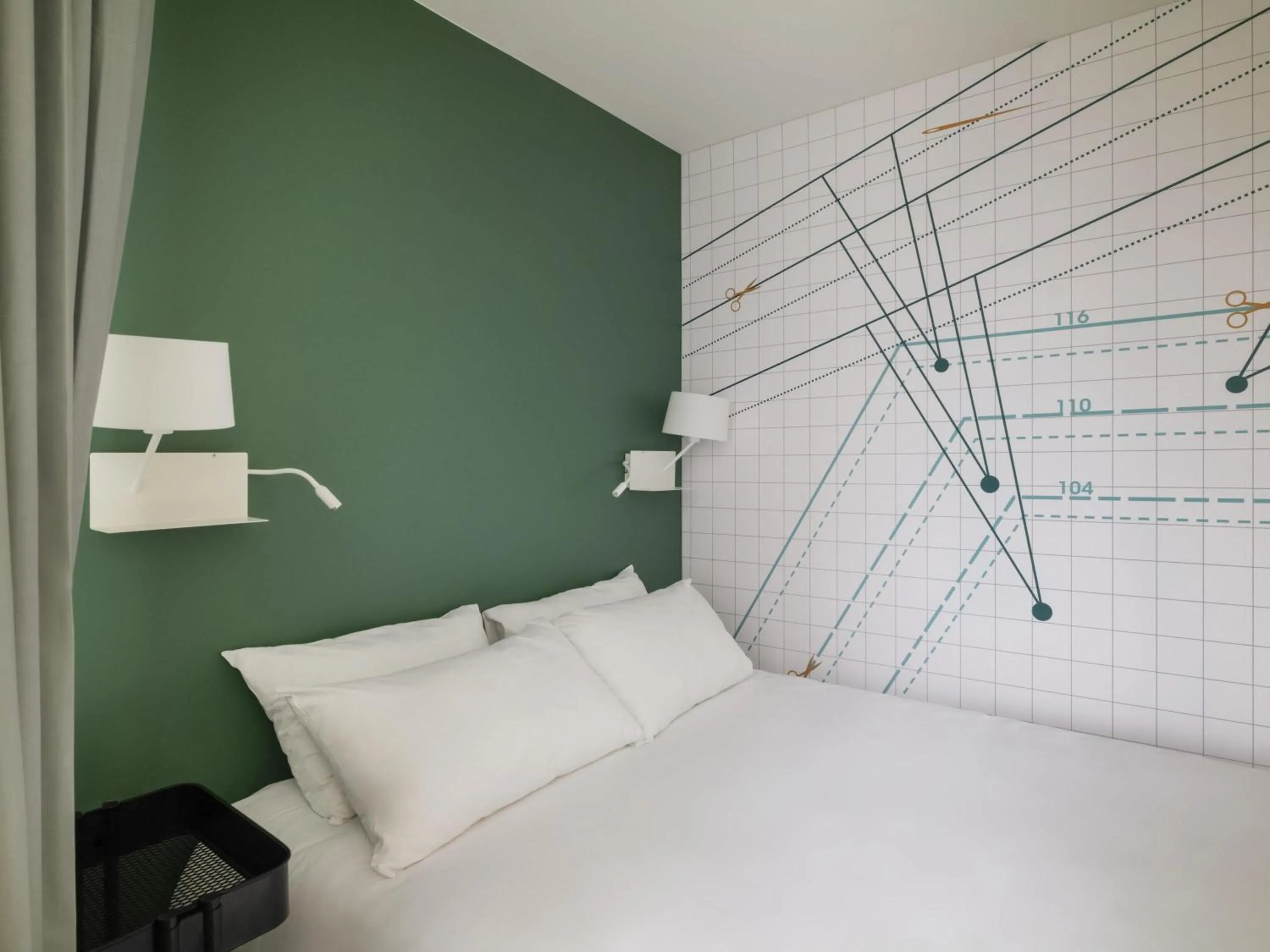 Bedroom, Bed in ibis Styles Asnieres Centre