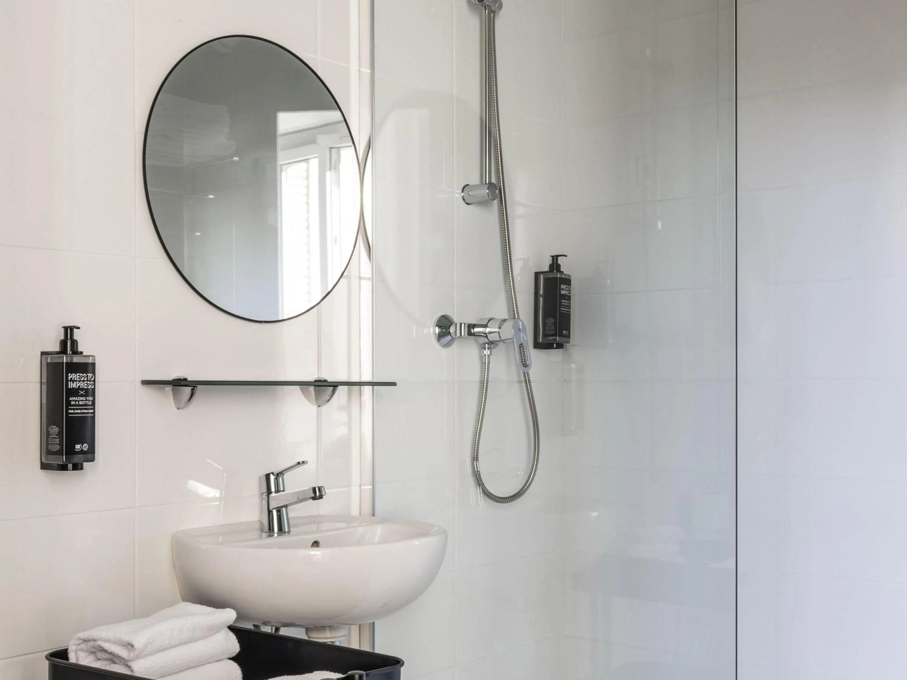 Bedroom in ibis Styles Asnieres Centre