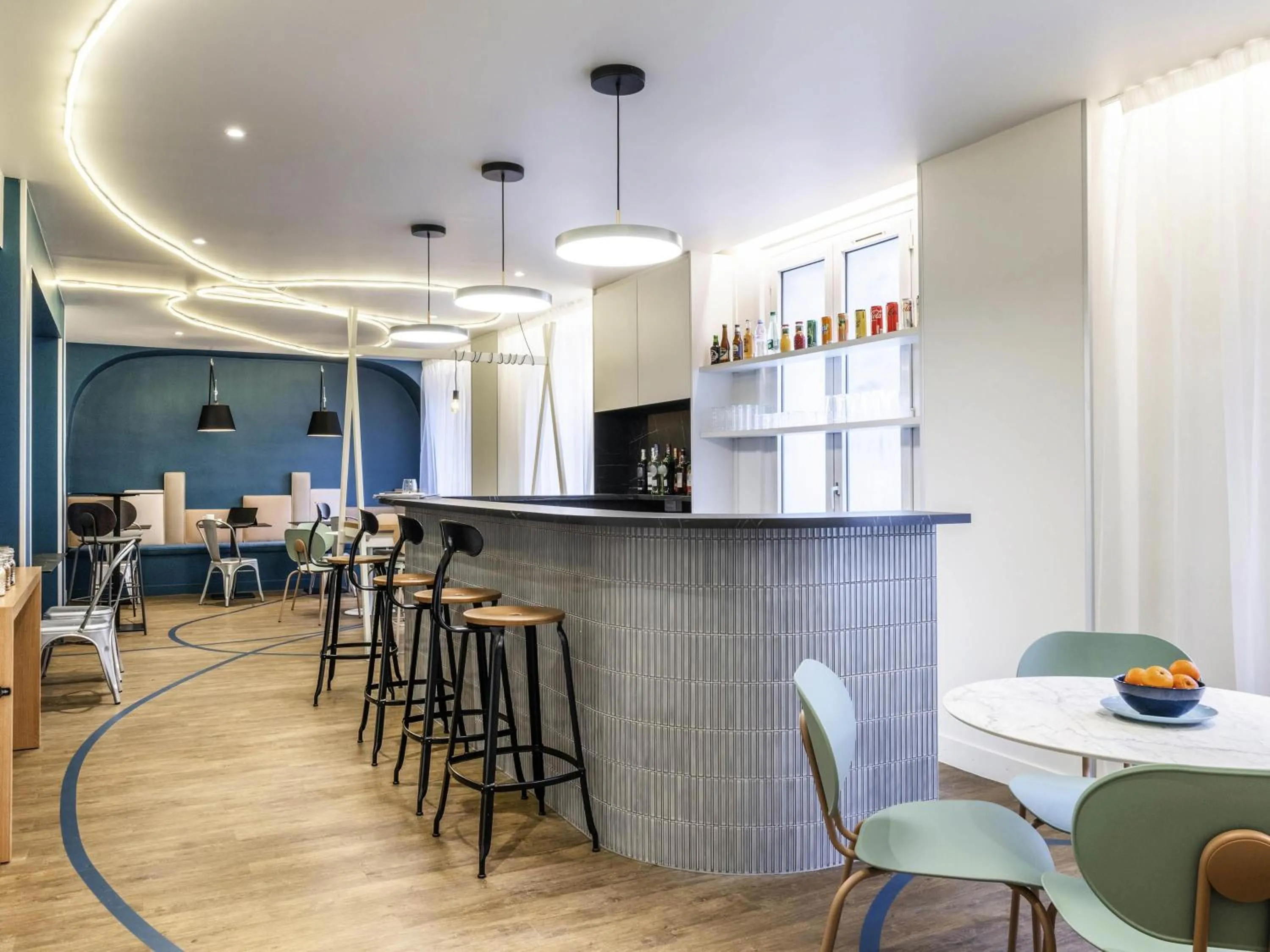 Lounge or bar in ibis Styles Asnieres Centre
