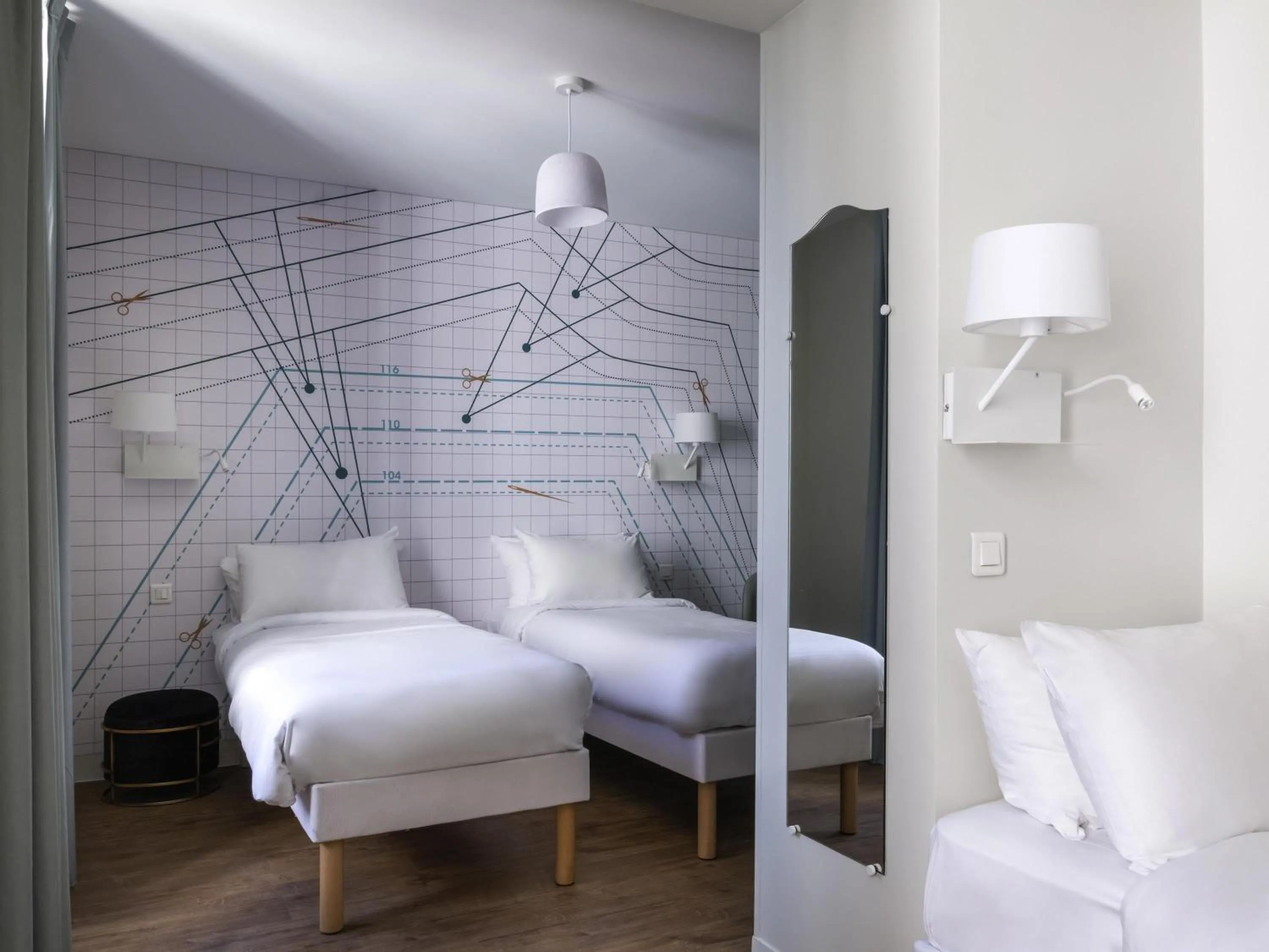 Bedroom, Bed in ibis Styles Asnieres Centre