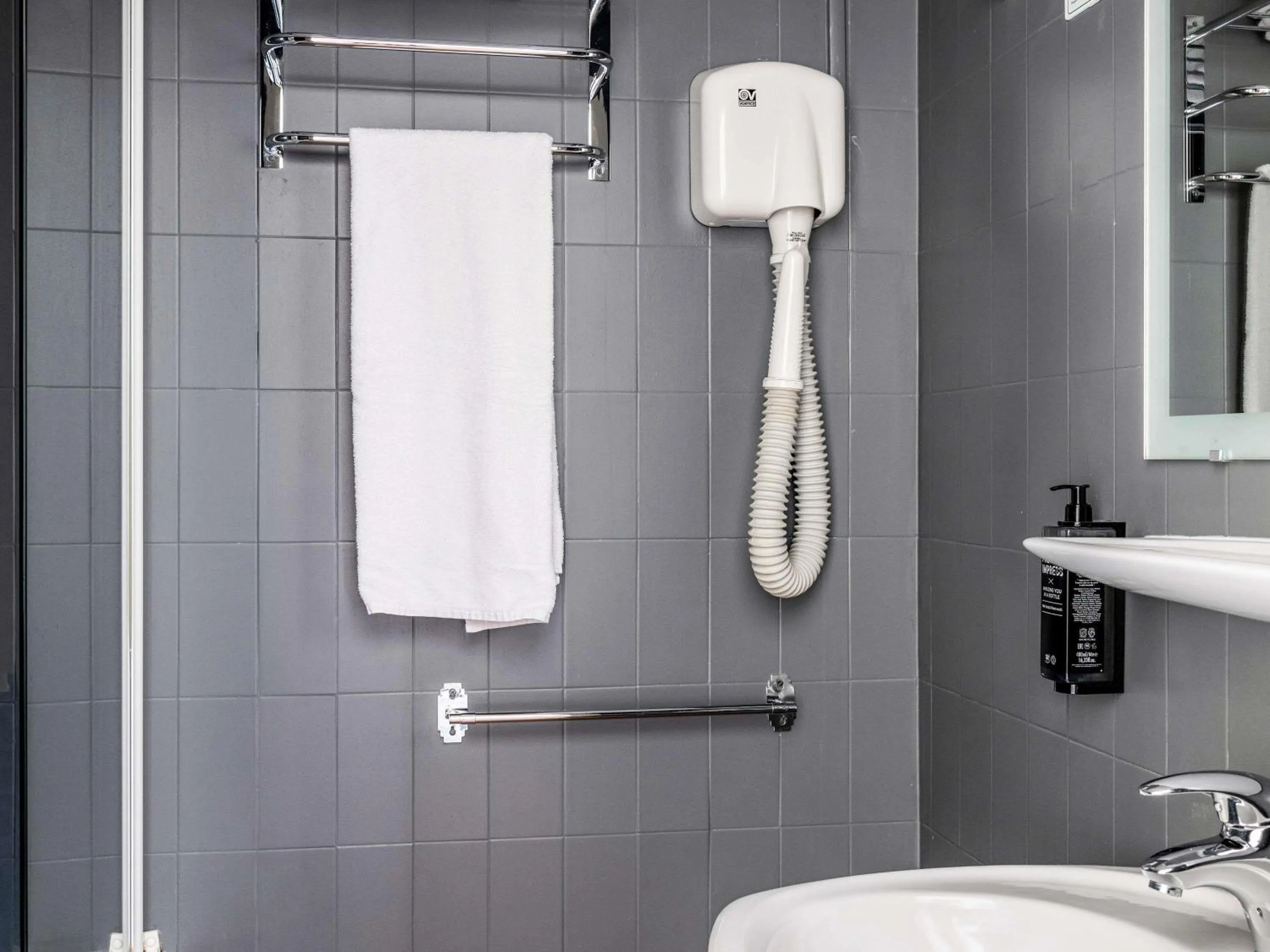 Bedroom in ibis Styles Asnieres Centre