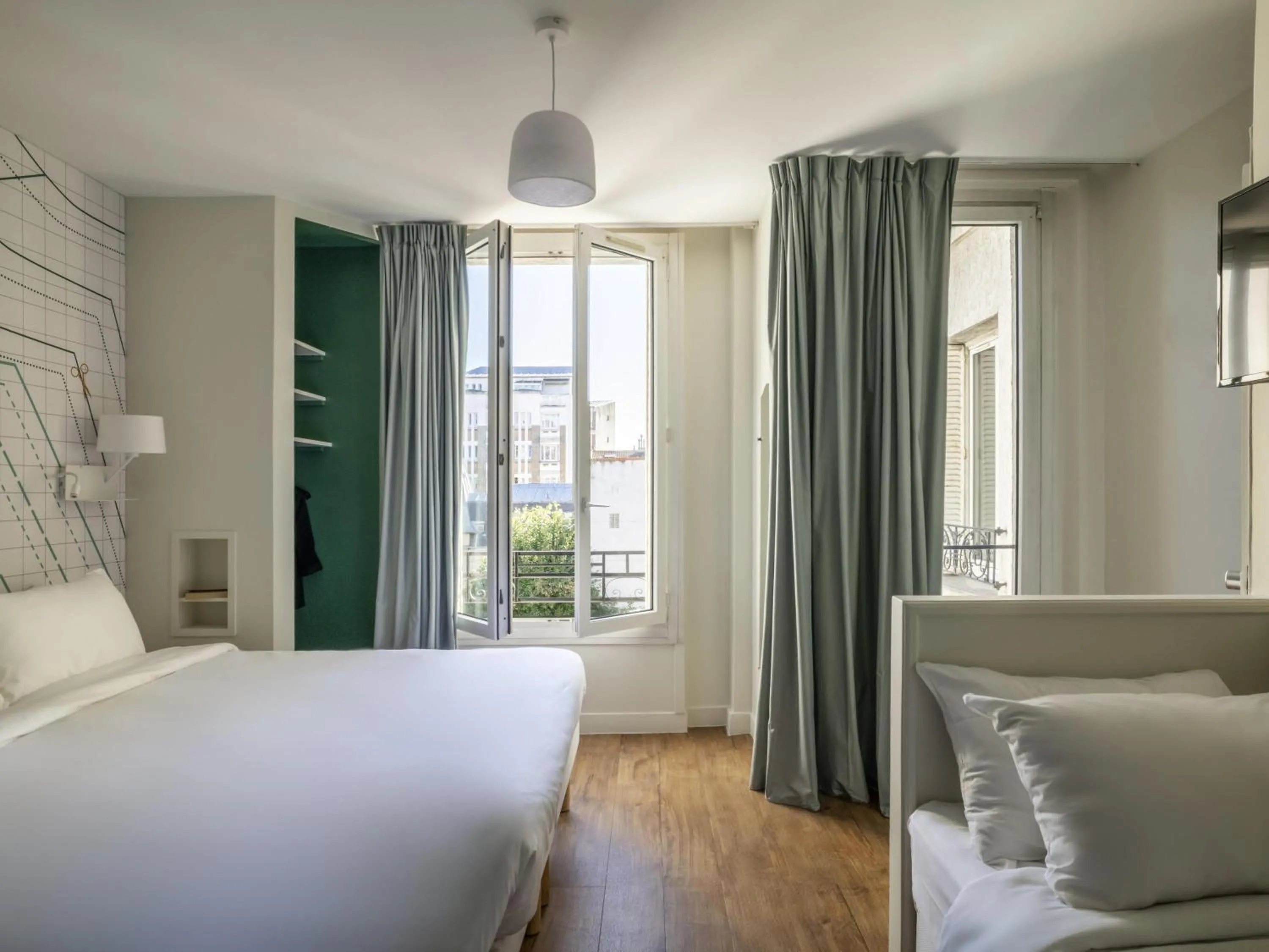 Bedroom, Bed in ibis Styles Asnieres Centre