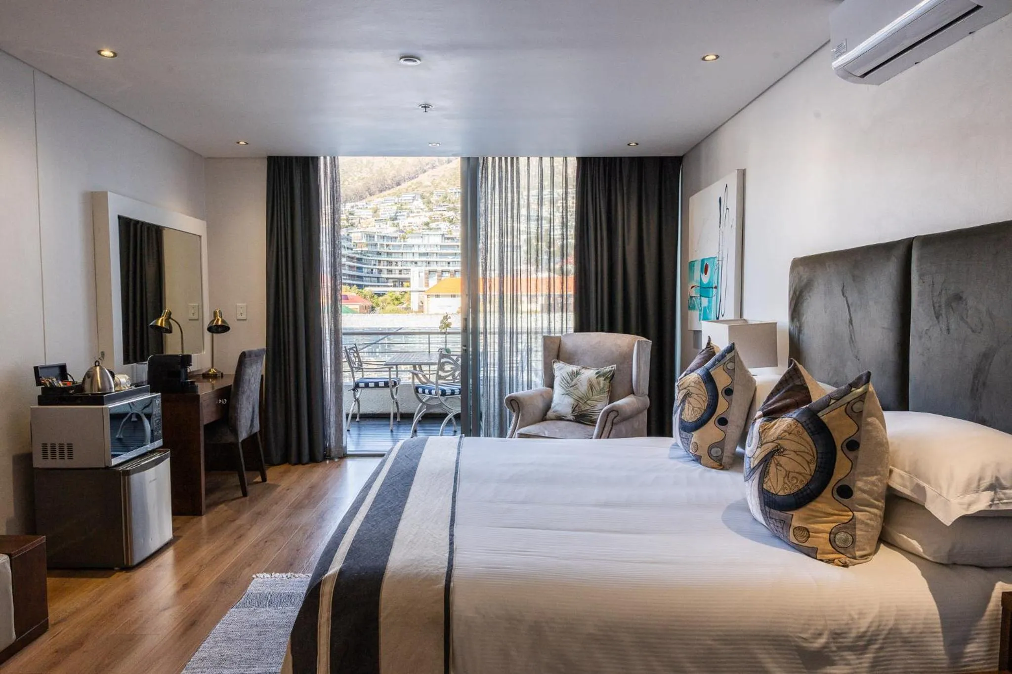 Bed in Newkings Boutique Hotel