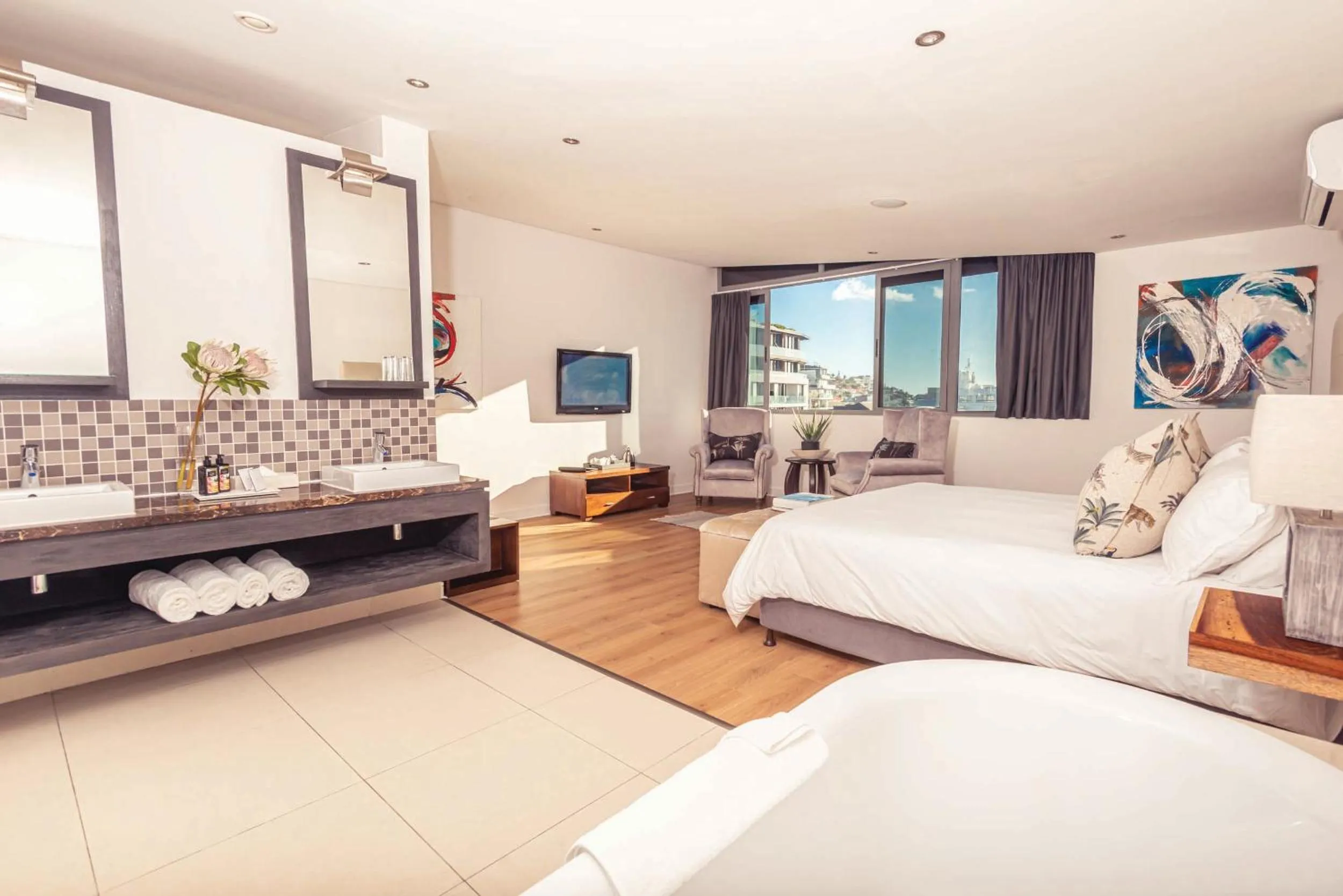 Photo of the whole room, Bed in Newkings Boutique Hotel