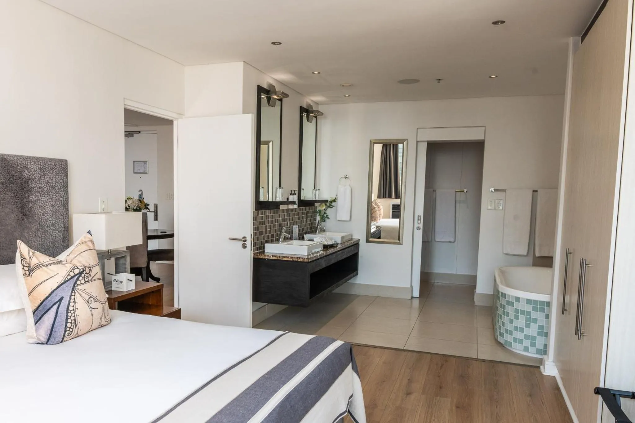 Shower, Bed in Newkings Boutique Hotel