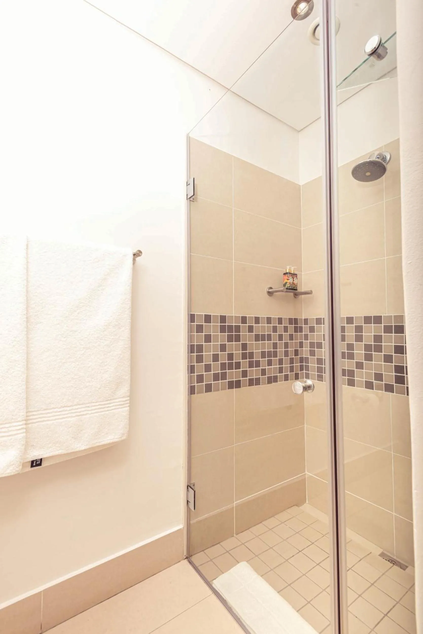 Shower in Newkings Boutique Hotel