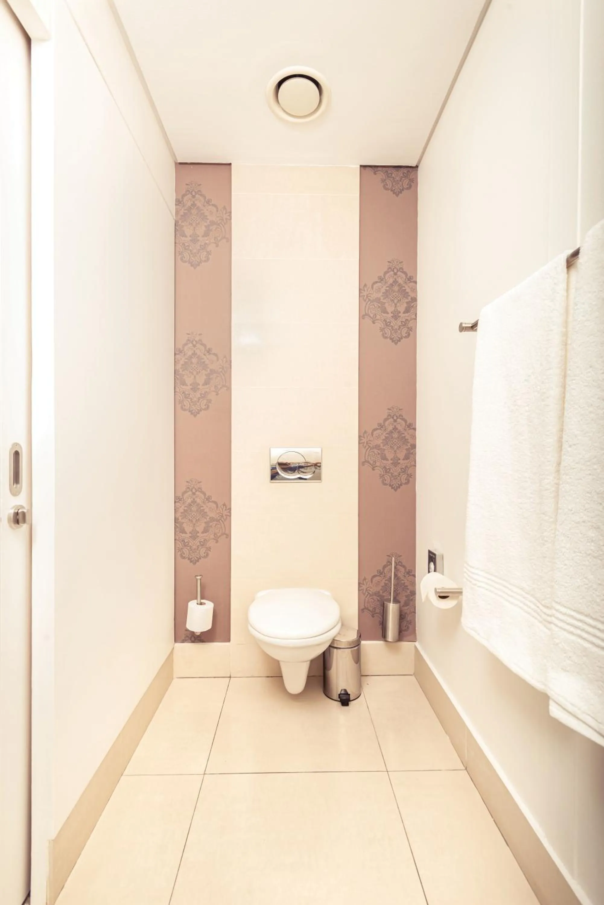 Toilet in Newkings Boutique Hotel