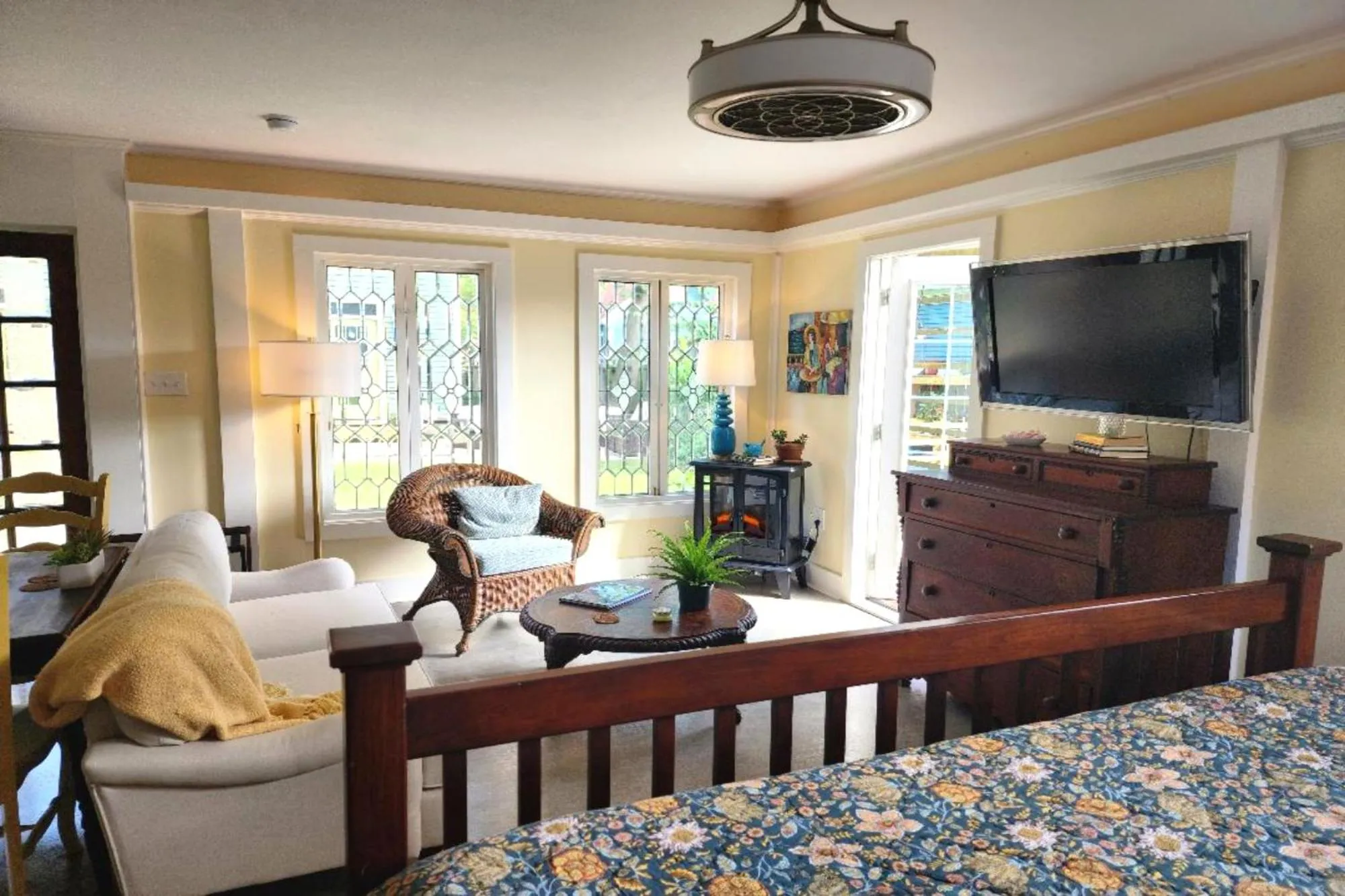 TV and multimedia, Bed in Rosemont B&B Cottages