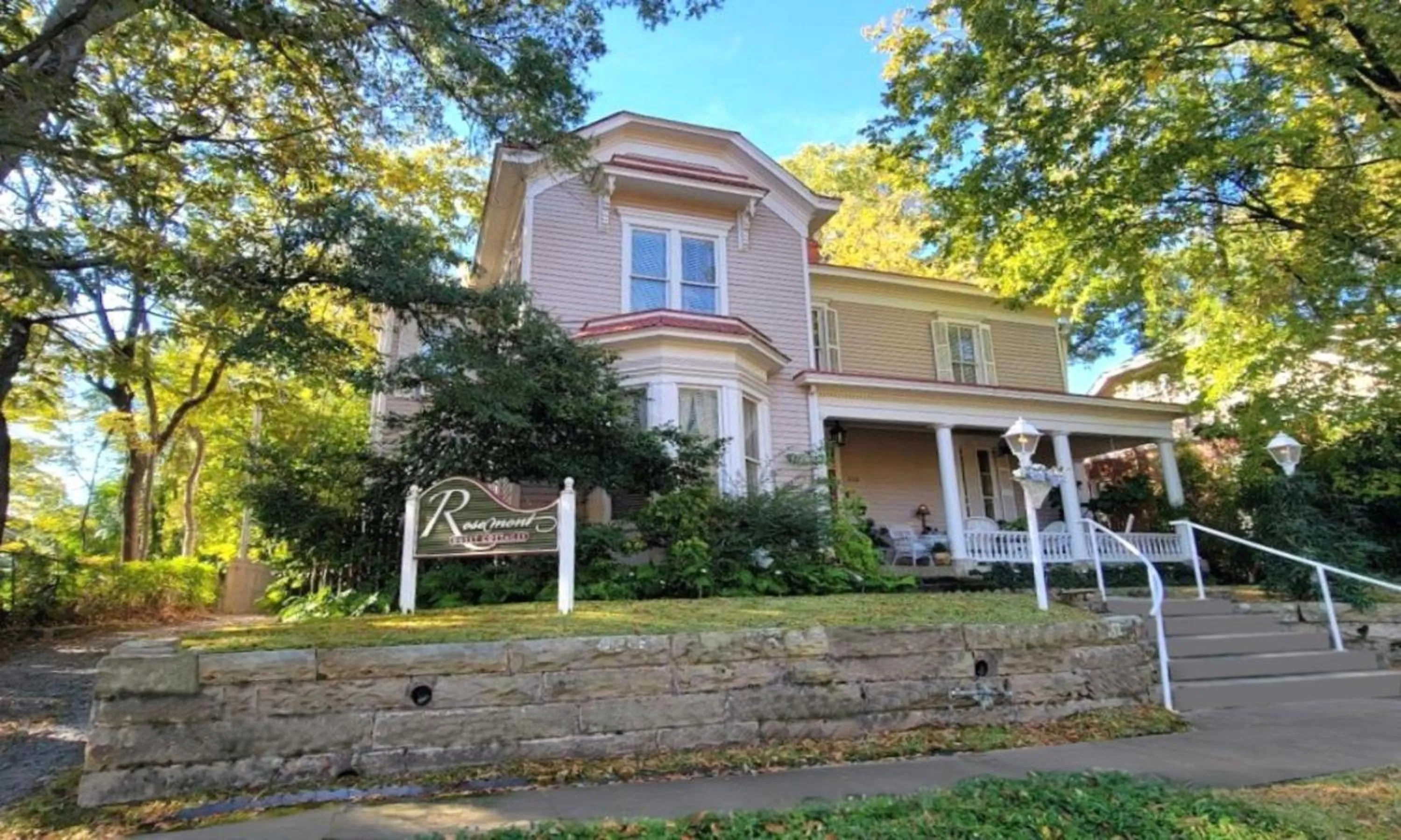 Property building in Rosemont B&B Cottages