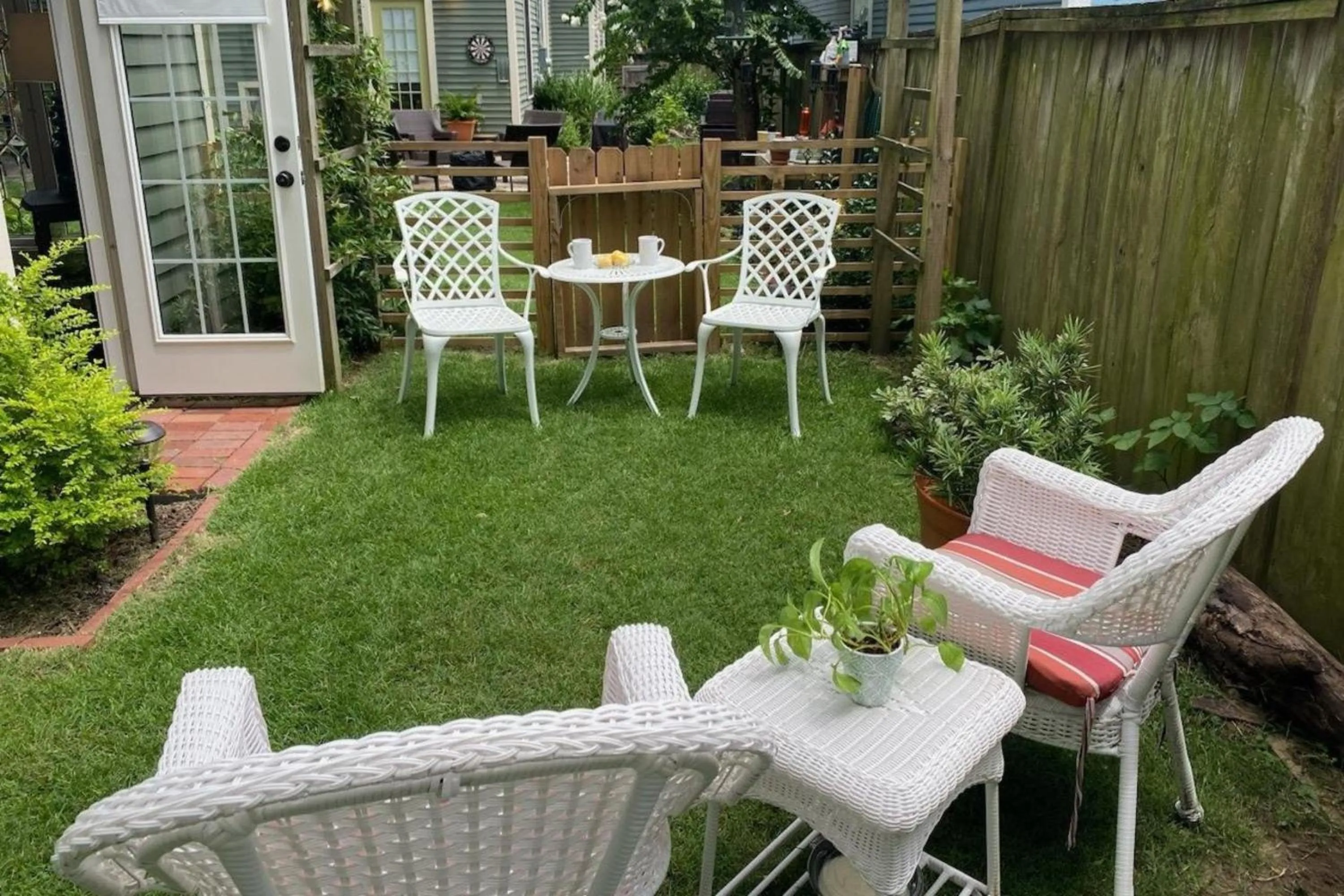 Garden in Rosemont B&B Cottages