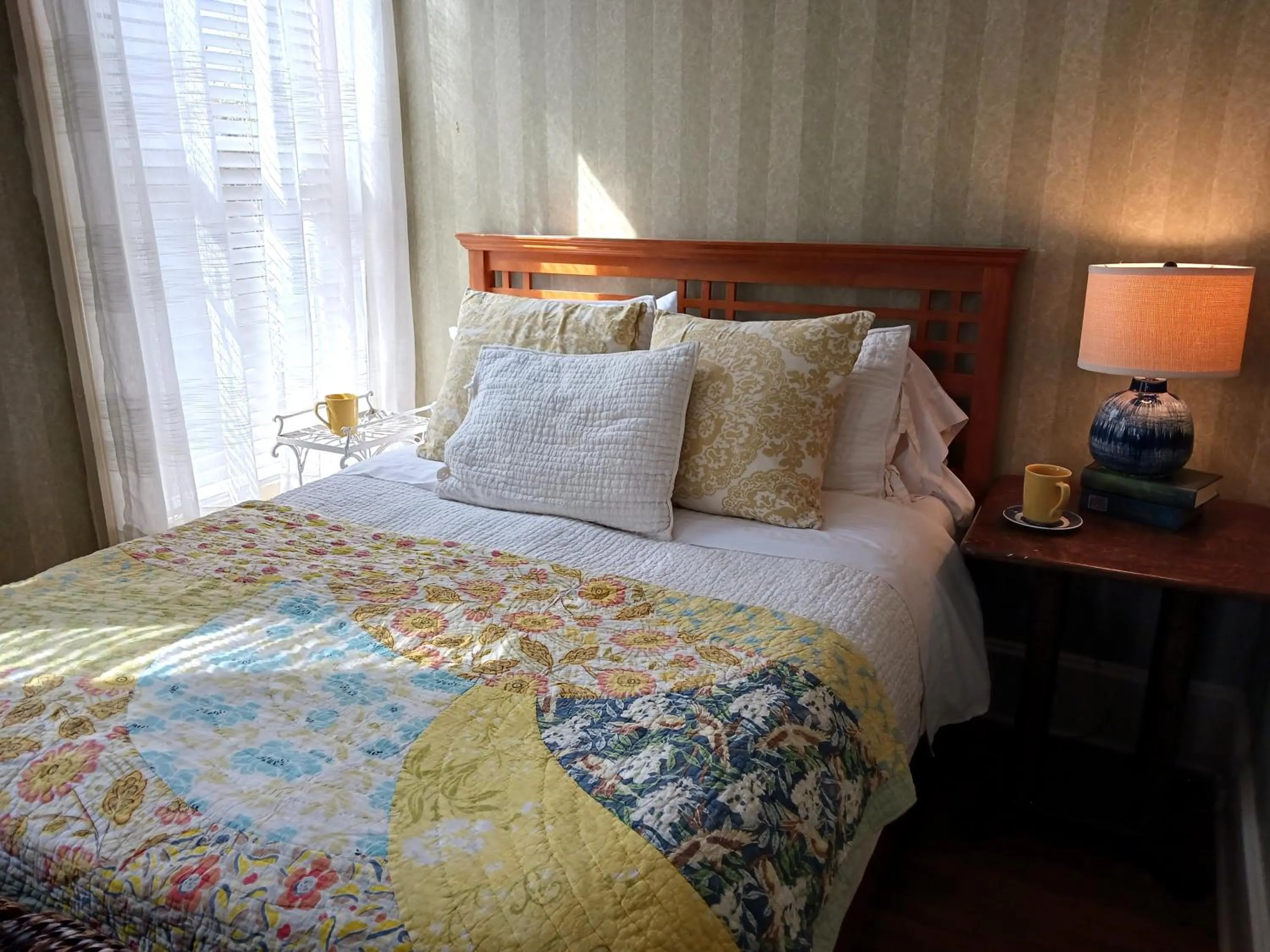 Bed in Rosemont B&B Cottages