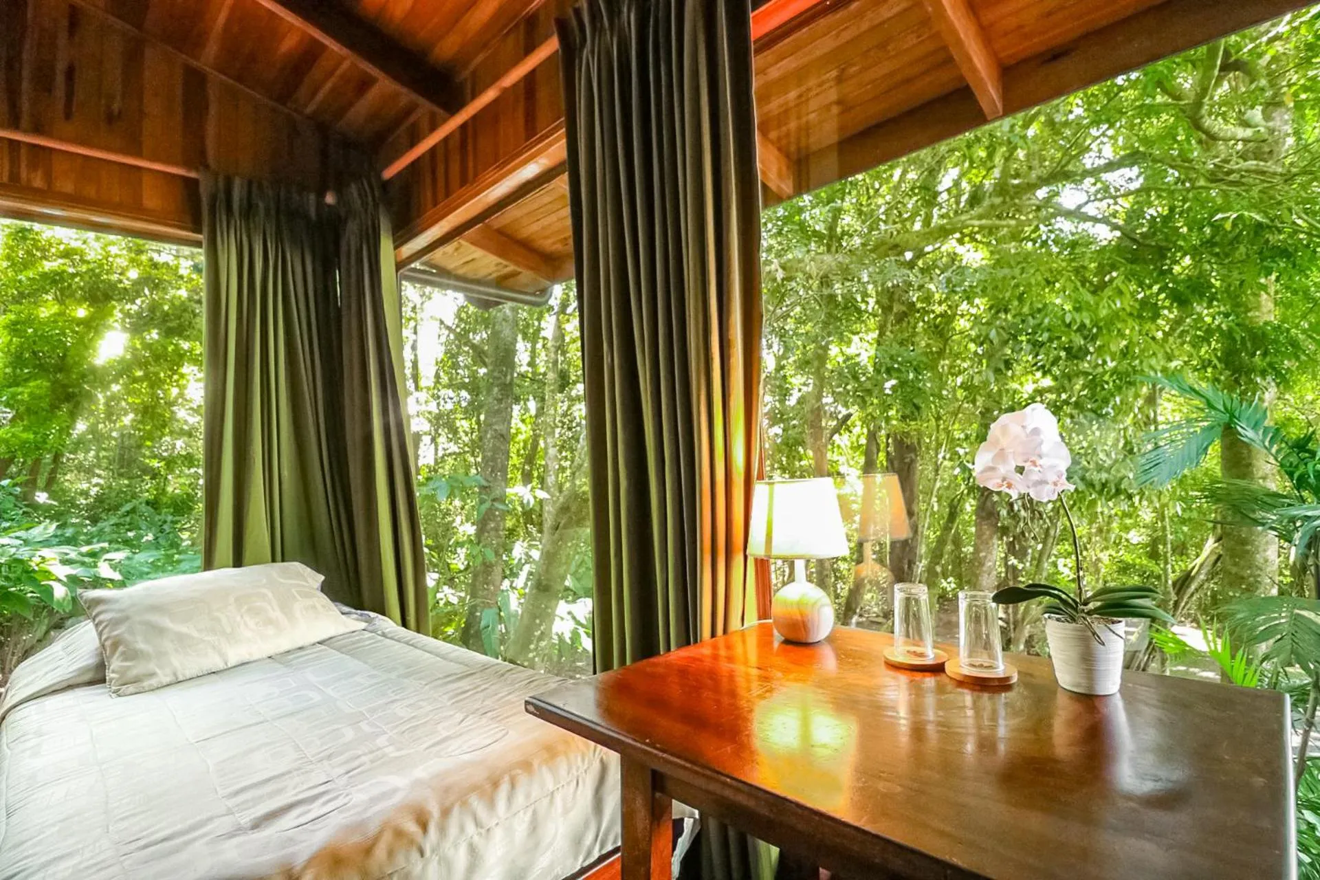 Day, Bed in Hotel Flor de Bromelia