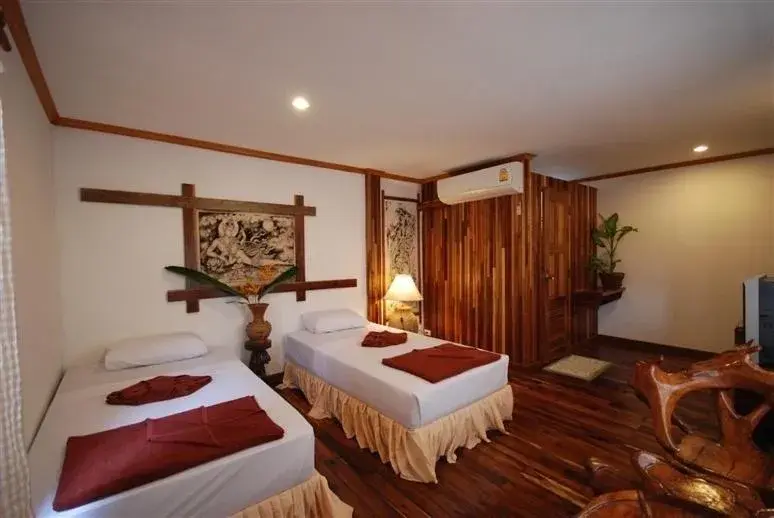 Triple Room with Balcony in Tropical Garden Bungalow Triple Room with Balcony in Tropical Garden Bungalow