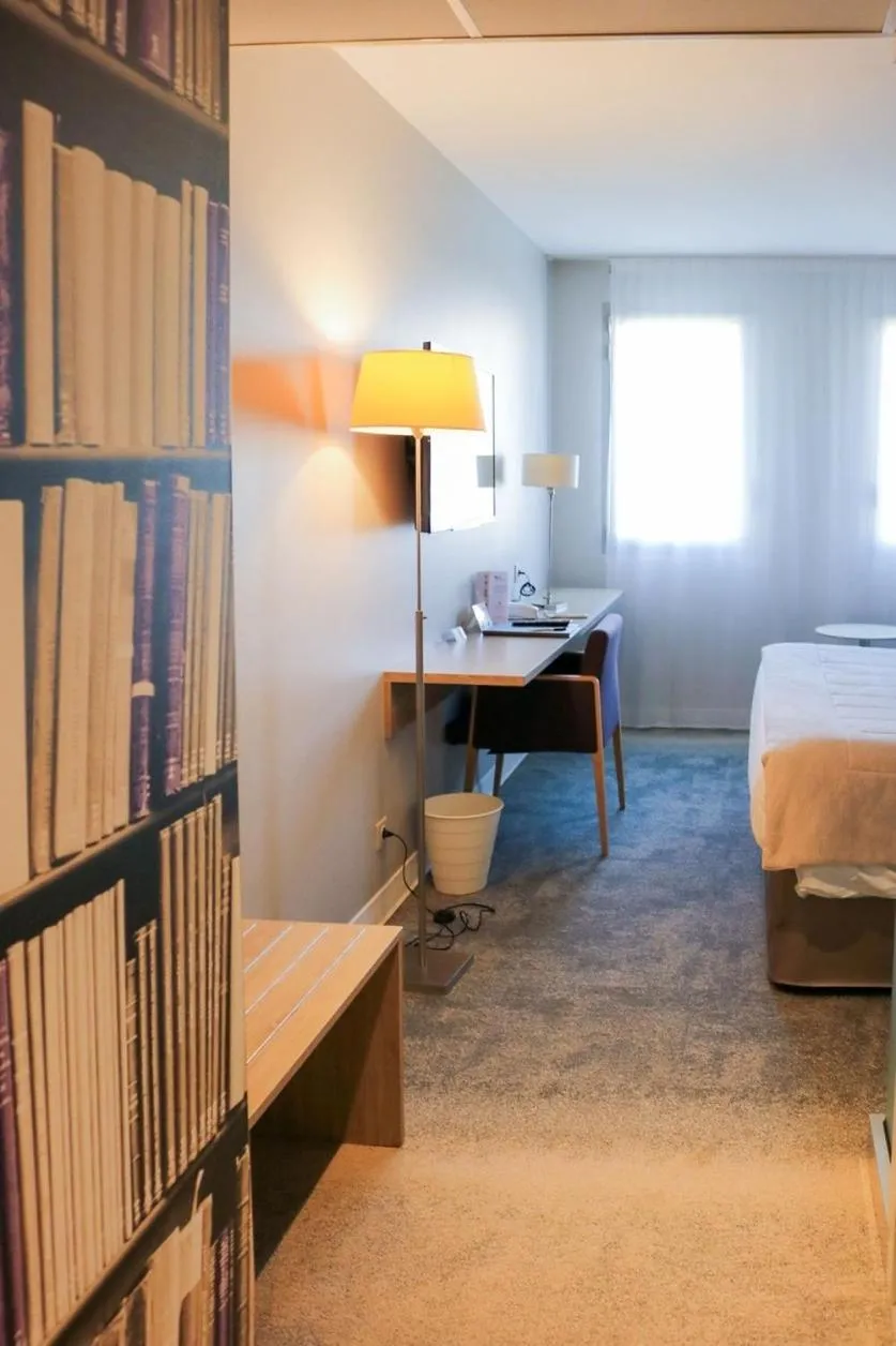 Bed in Hôtel Anne De Bretagne