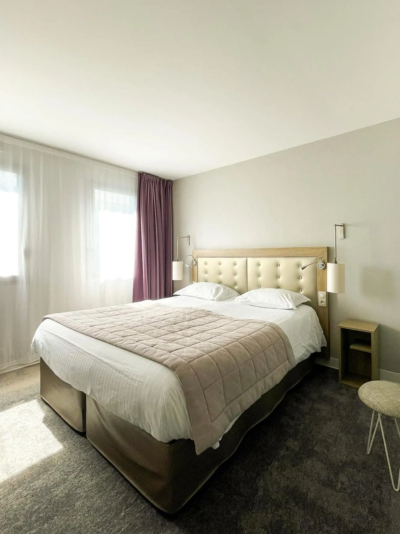 Bed in Hôtel Anne De Bretagne