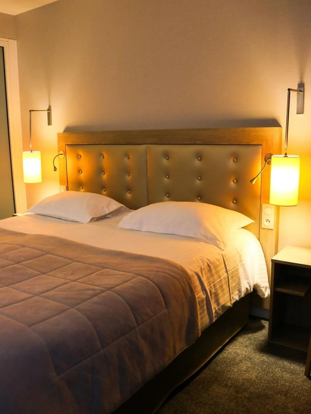 Bed in Hôtel Anne De Bretagne