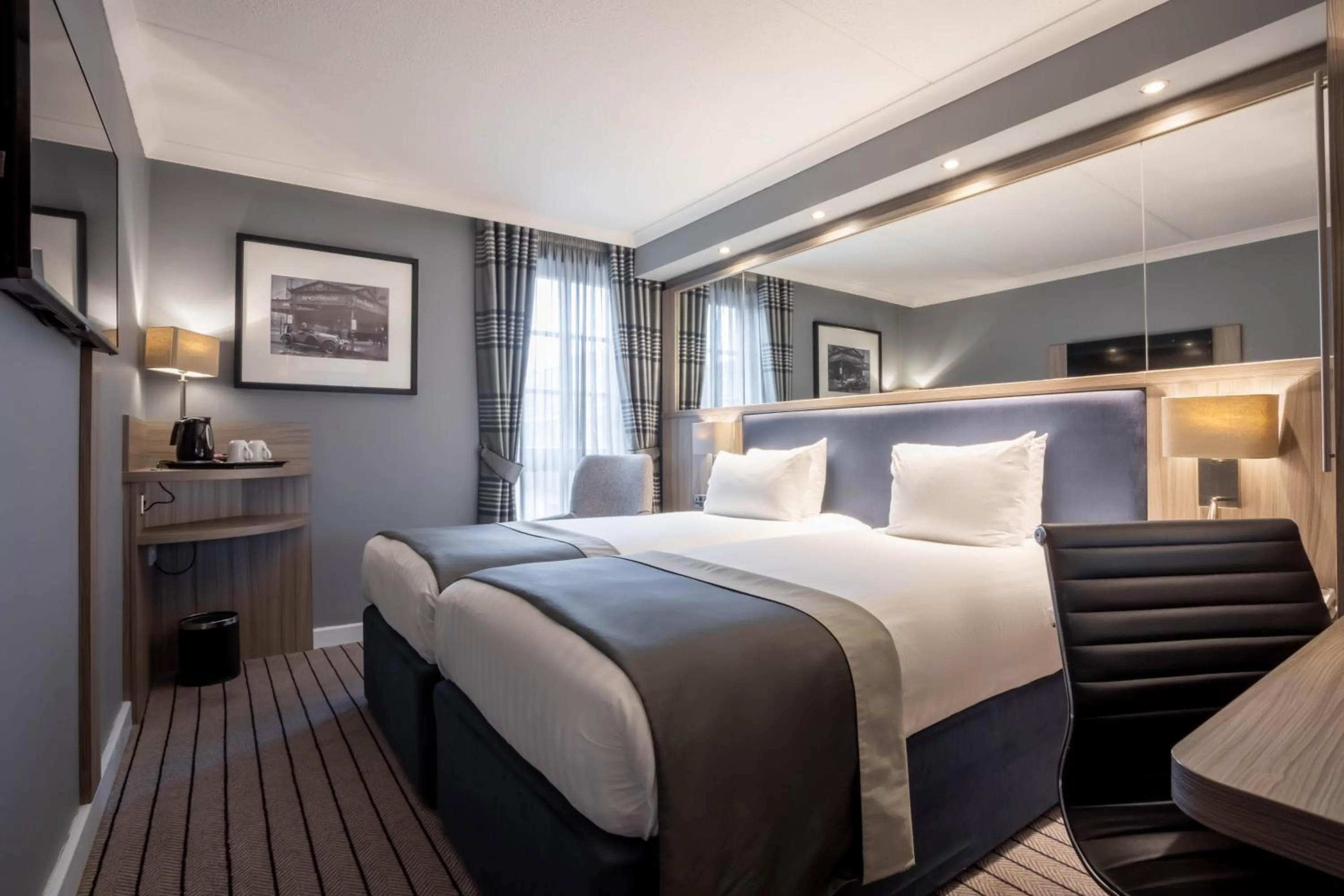 Photo of the whole room, Bed in Holiday Inn - Glasgow - City Ctr Theatreland by IHG