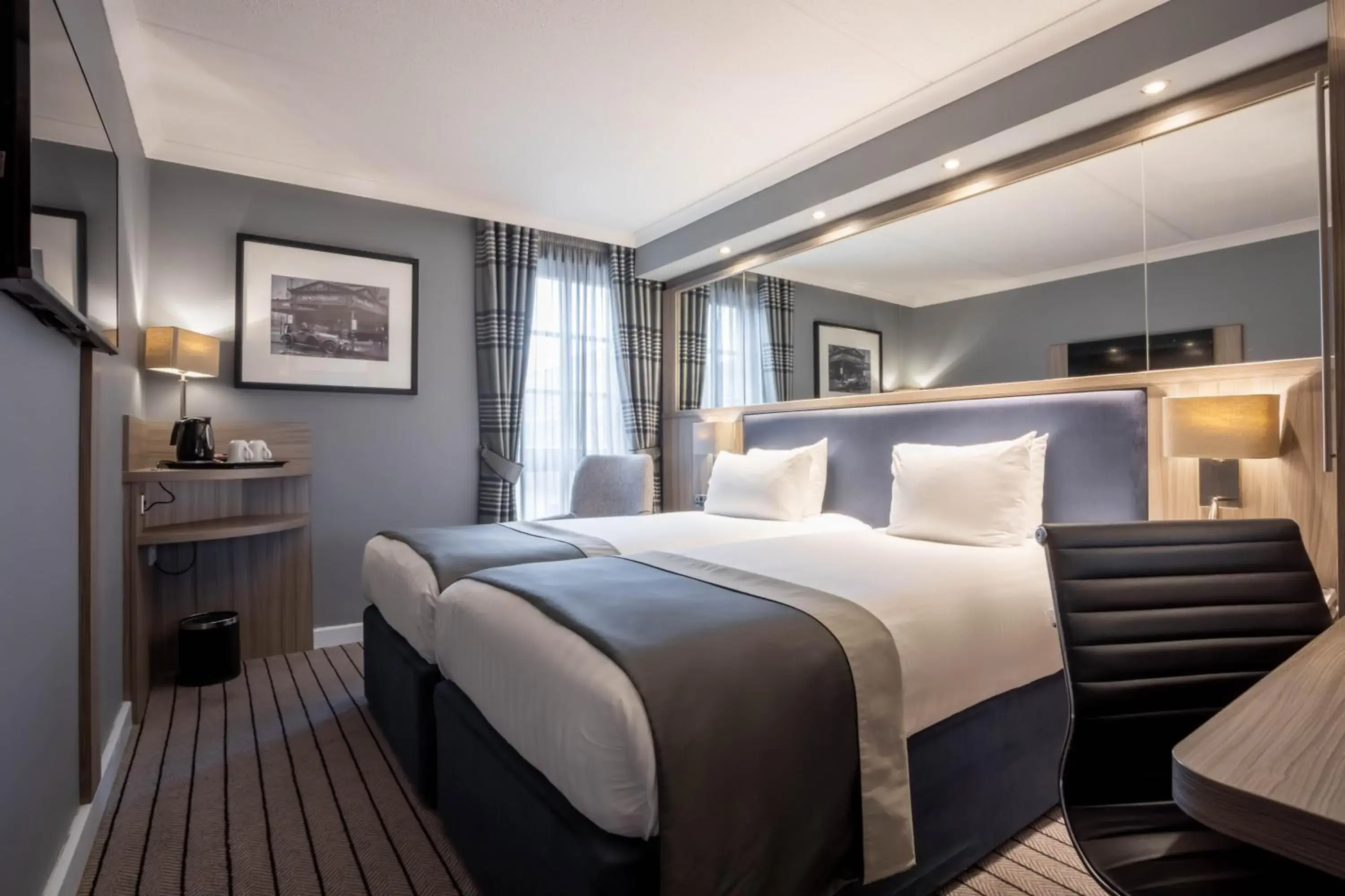 Standard Room with Two Single Beds in Holiday Inn - Glasgow - City Ctr Theatreland by IHG Standard Room with Two Single Beds in Holiday Inn - Glasgow - City Ctr Theatreland by IHG