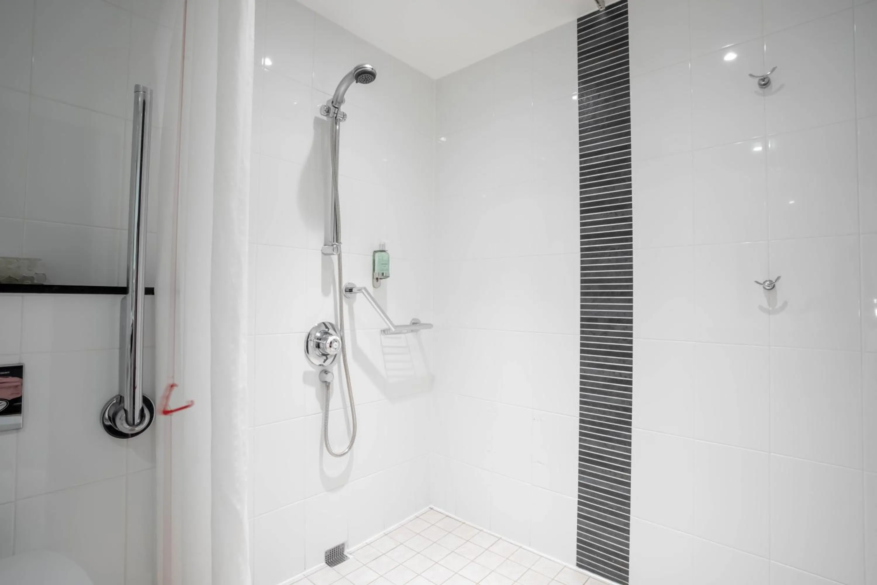 Bathroom in Holiday Inn - Glasgow - City Ctr Theatreland by IHG