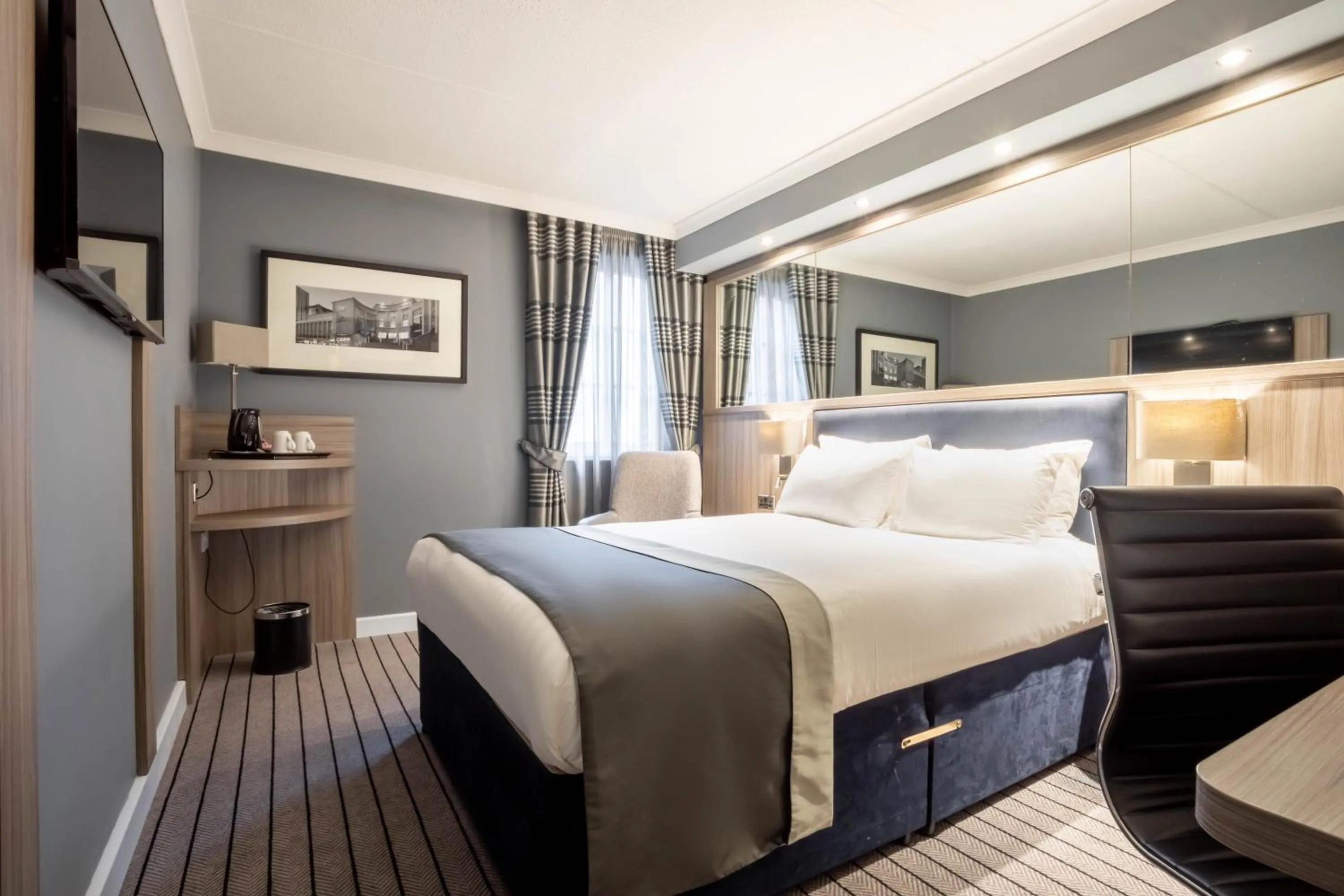 Photo of the whole room, Bed in Holiday Inn - Glasgow - City Ctr Theatreland by IHG