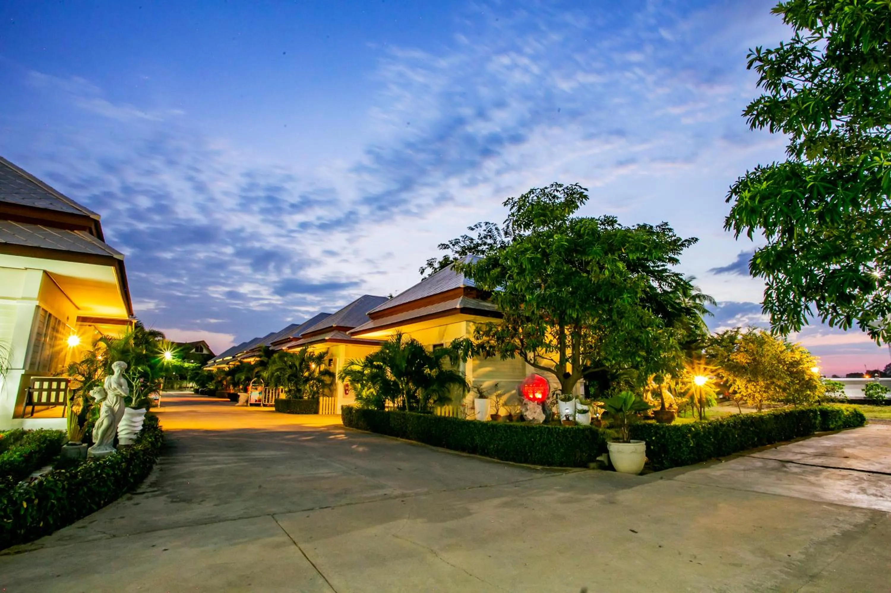 Night in Bualuang Boutique Resort