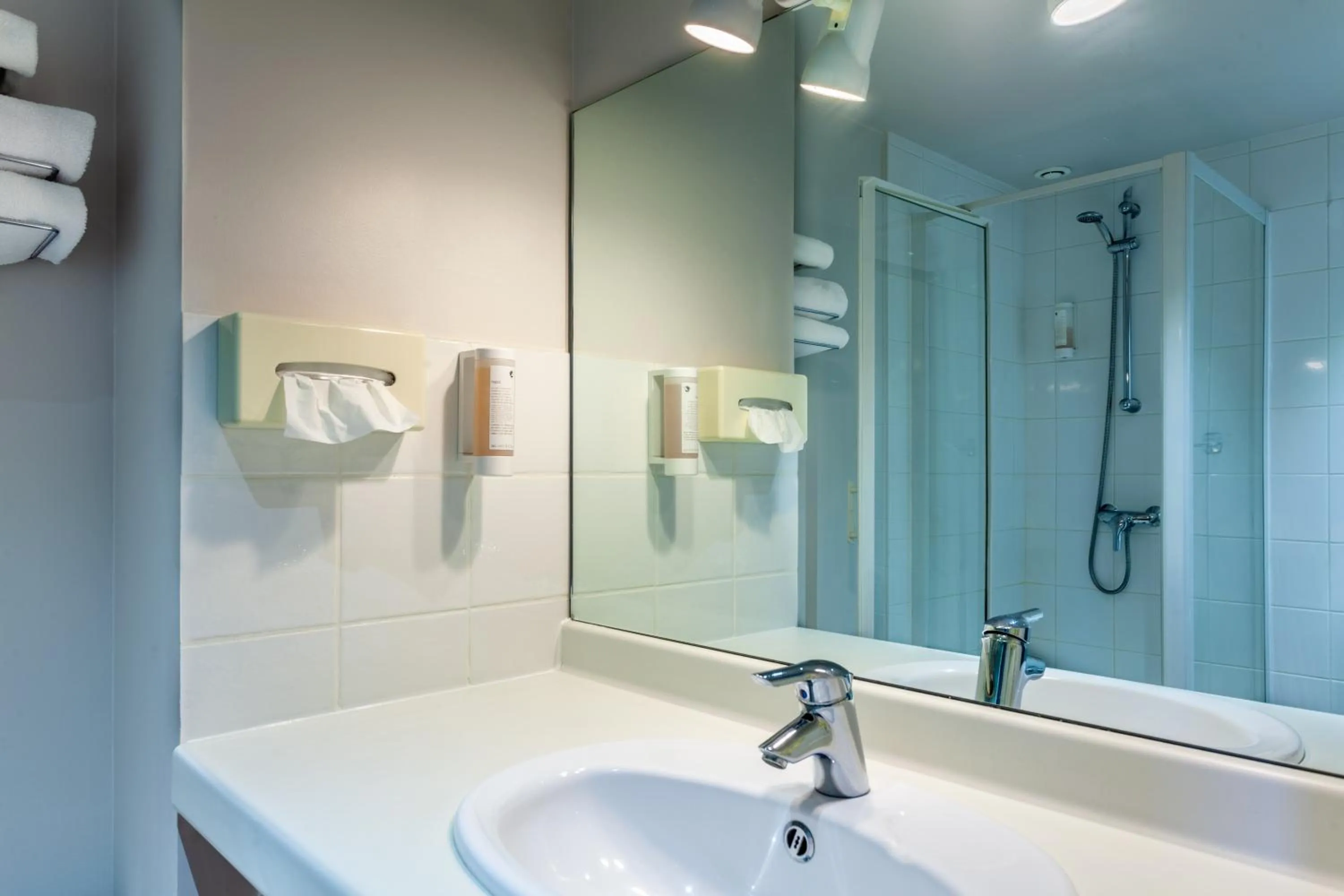 Bathroom in Hotel Full Colors