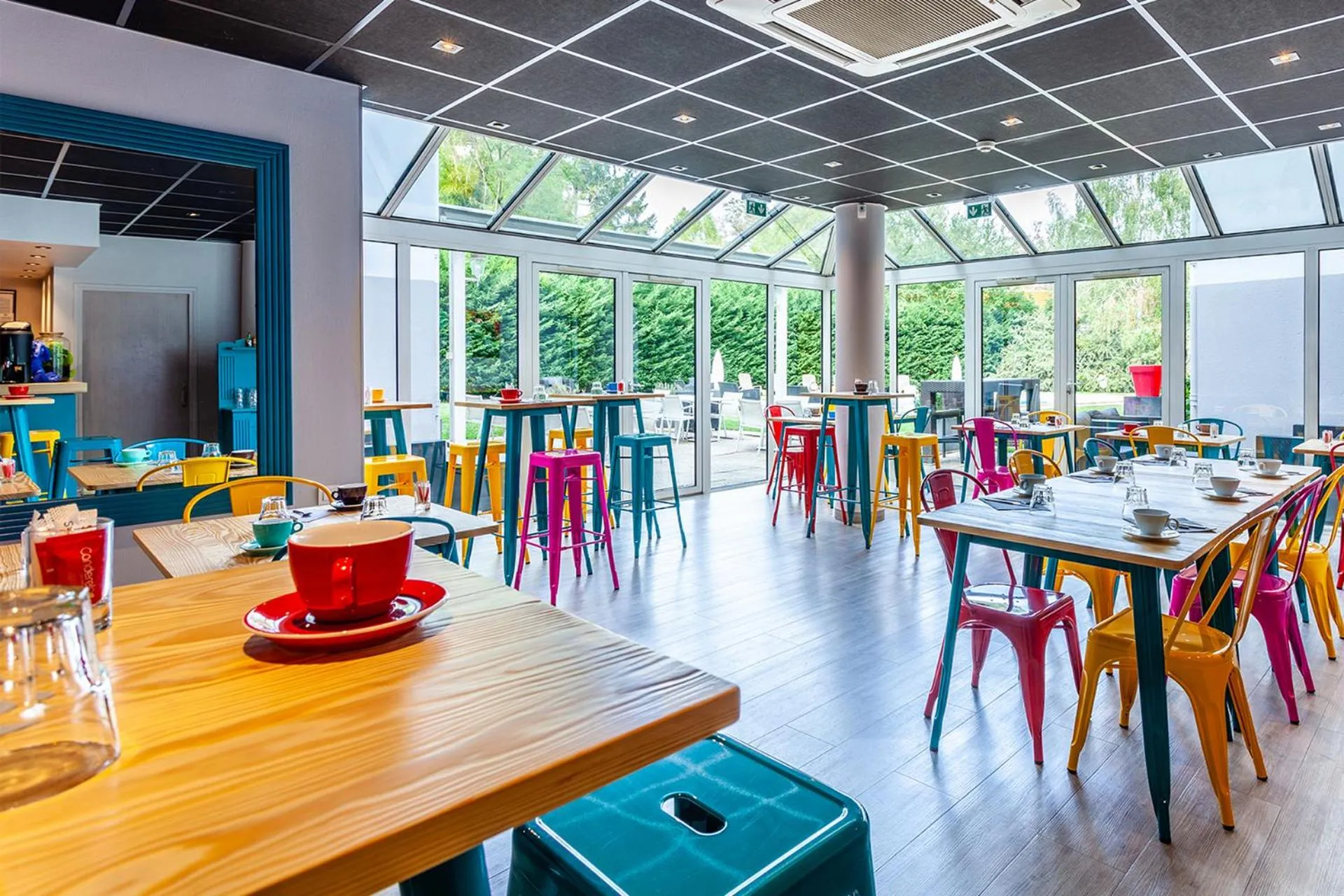 Continental breakfast, Restaurant/Places to Eat in Hotel Full Colors