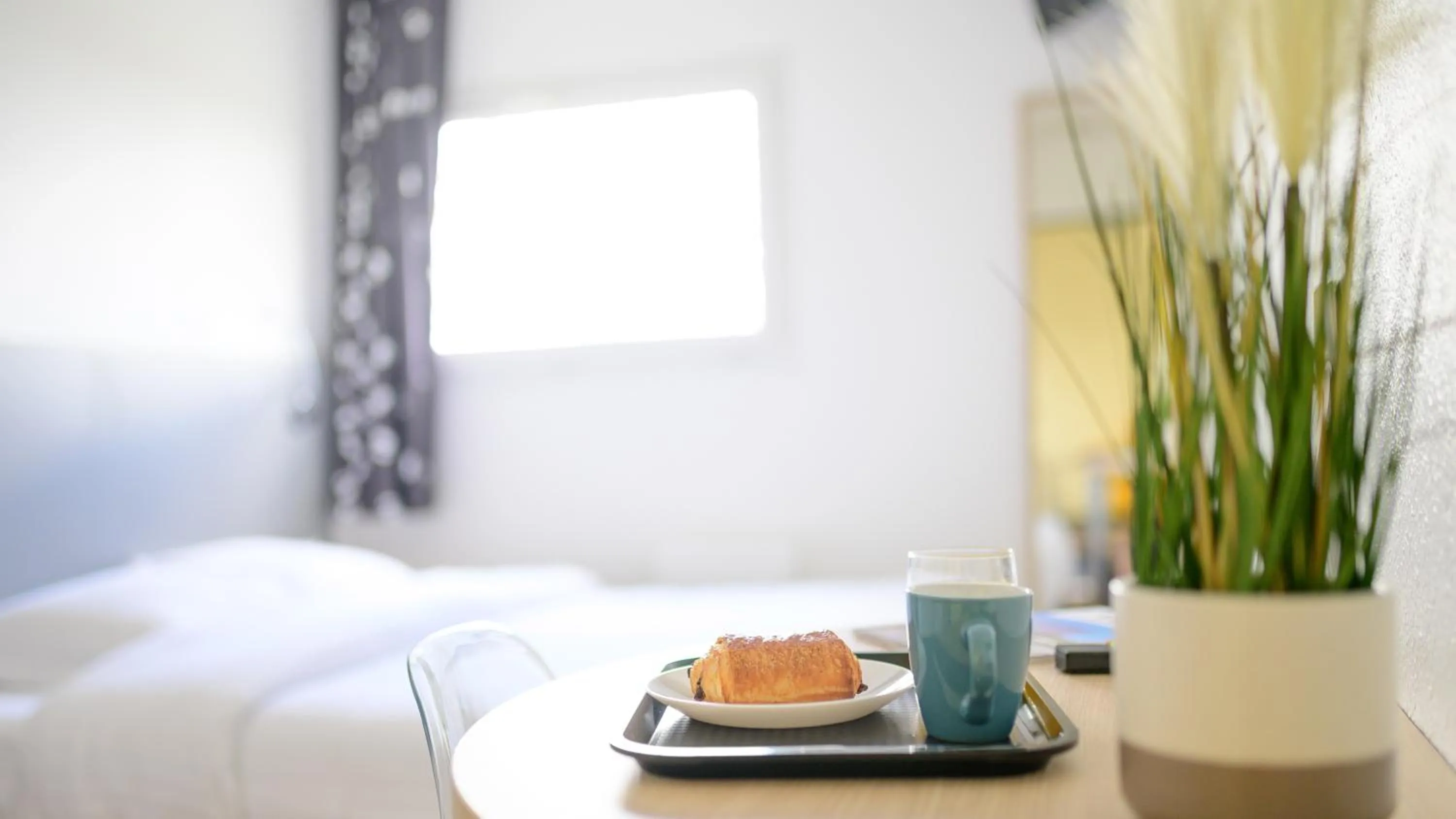 Bedroom, Bed in Hotel Cerise Nancy
