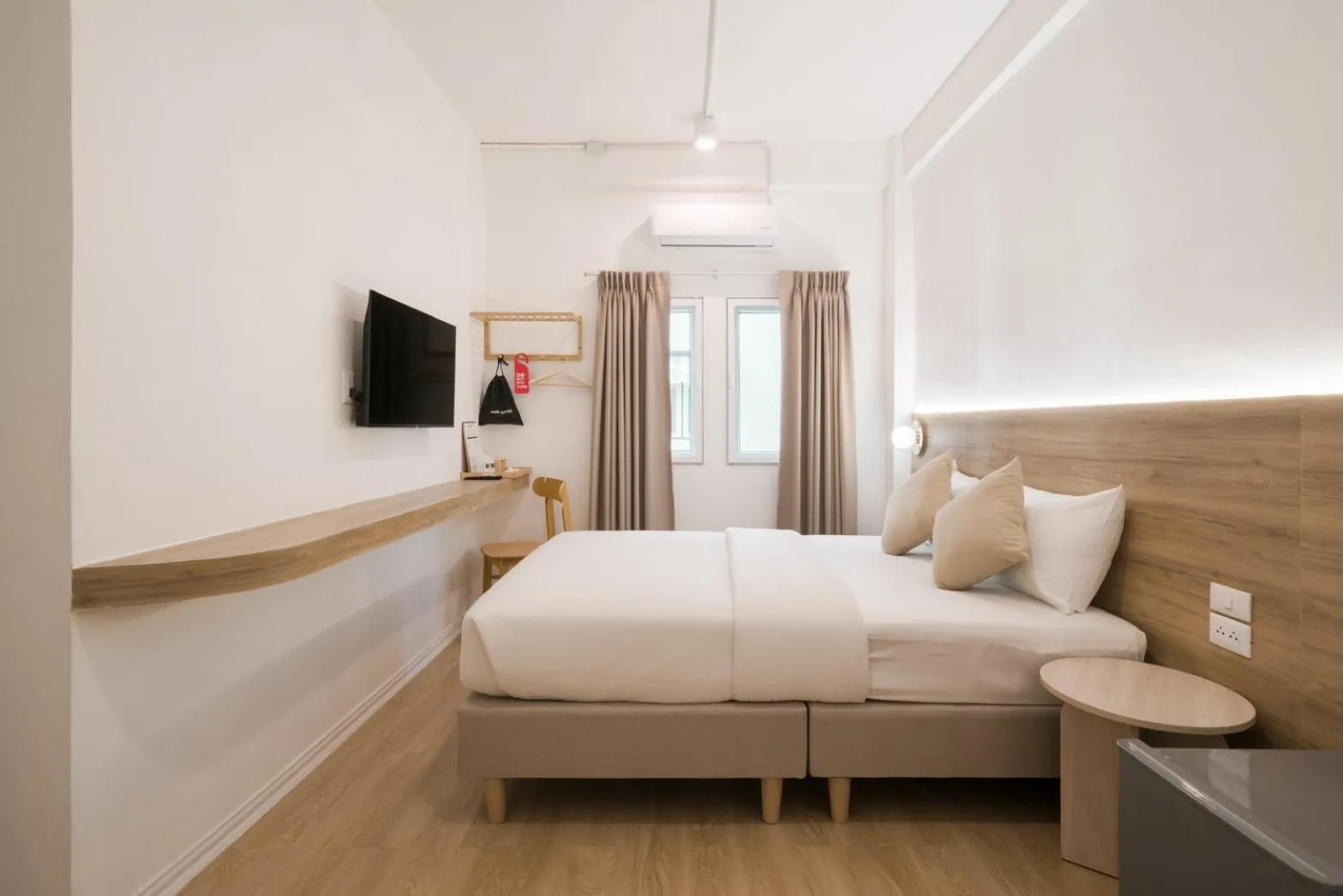 Bedroom, Bed in Hotel PaPa Bangkok Siriraj