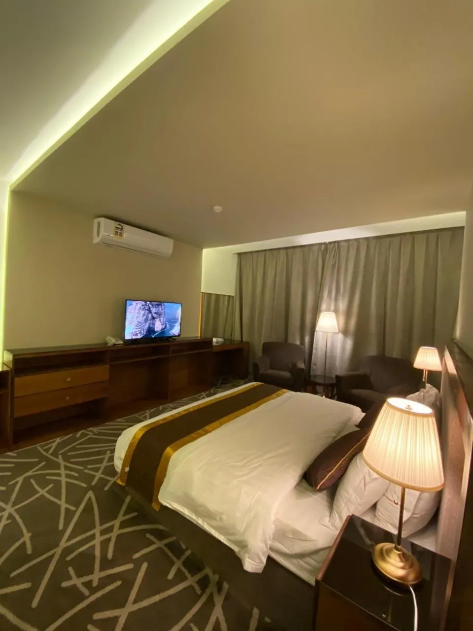 Photo of the whole room, Bed in Desert Rose