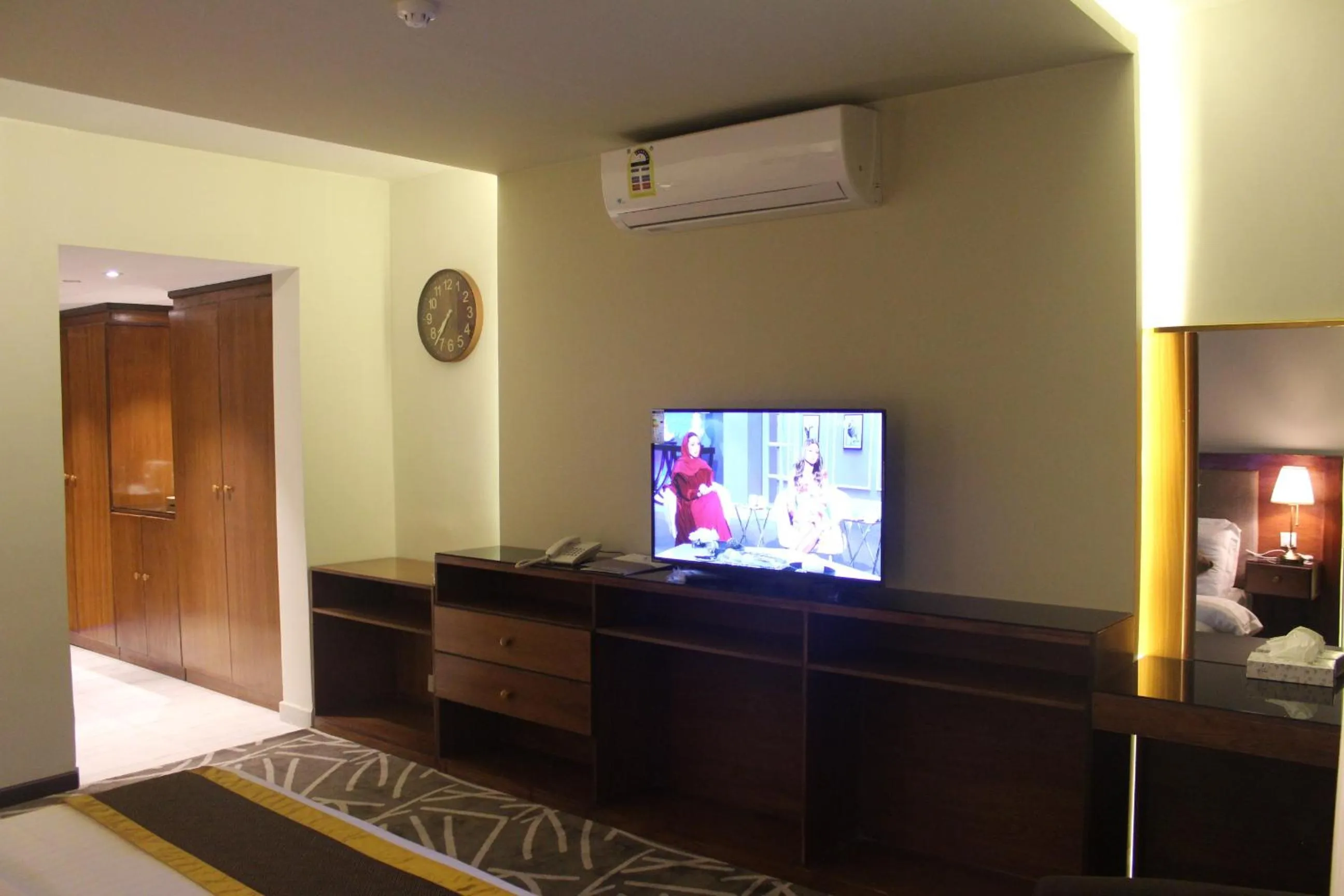 TV and multimedia in Desert Rose