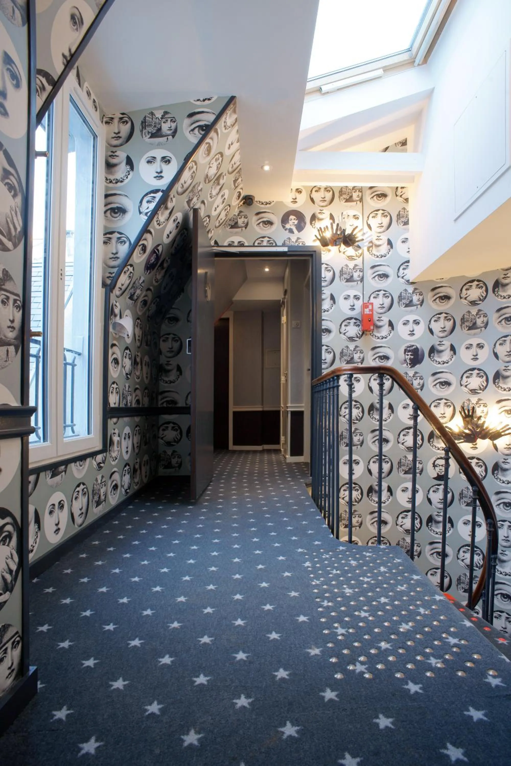 Property building in Hôtel du Triangle d'Or