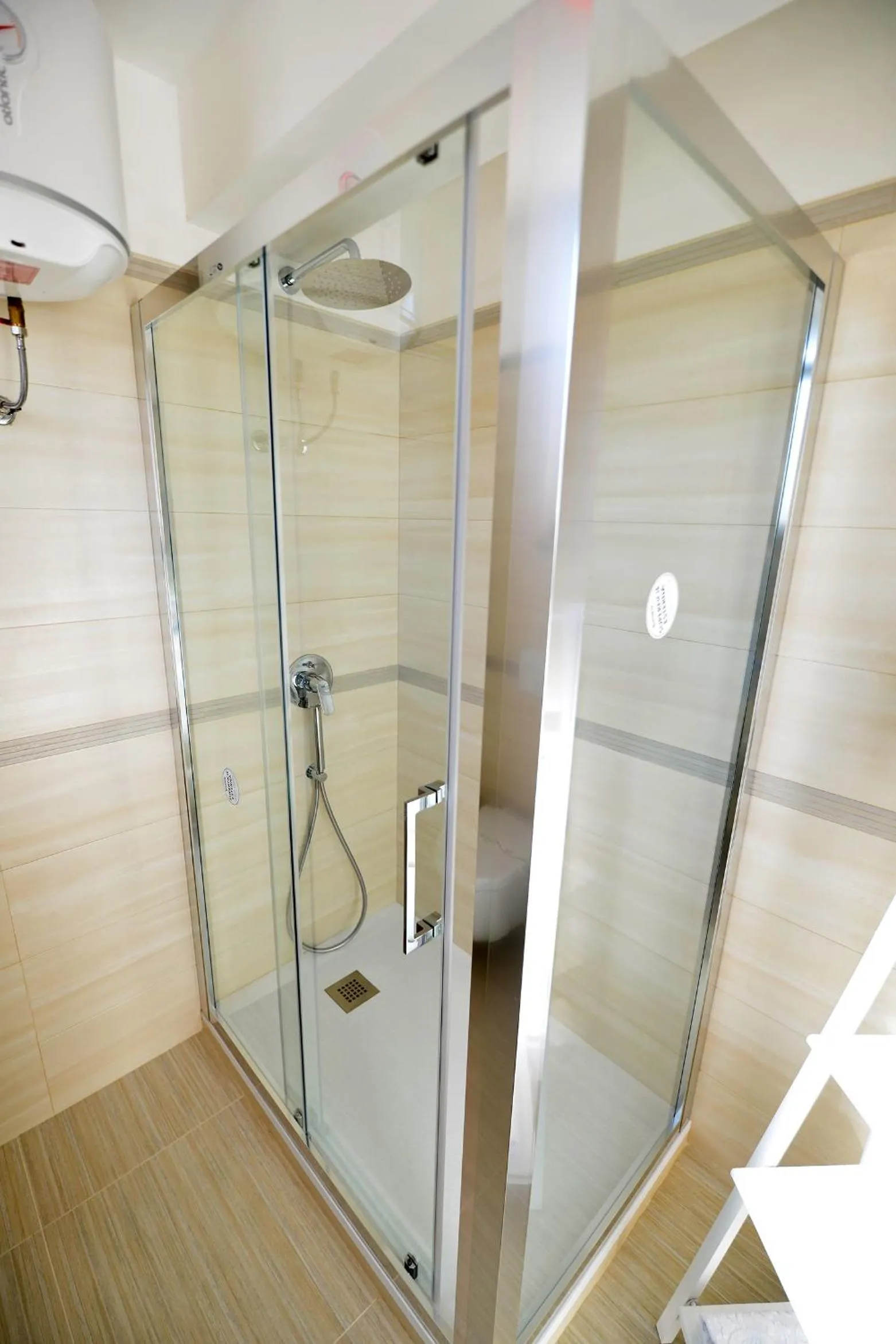 Shower in B&B A Pochi Passi