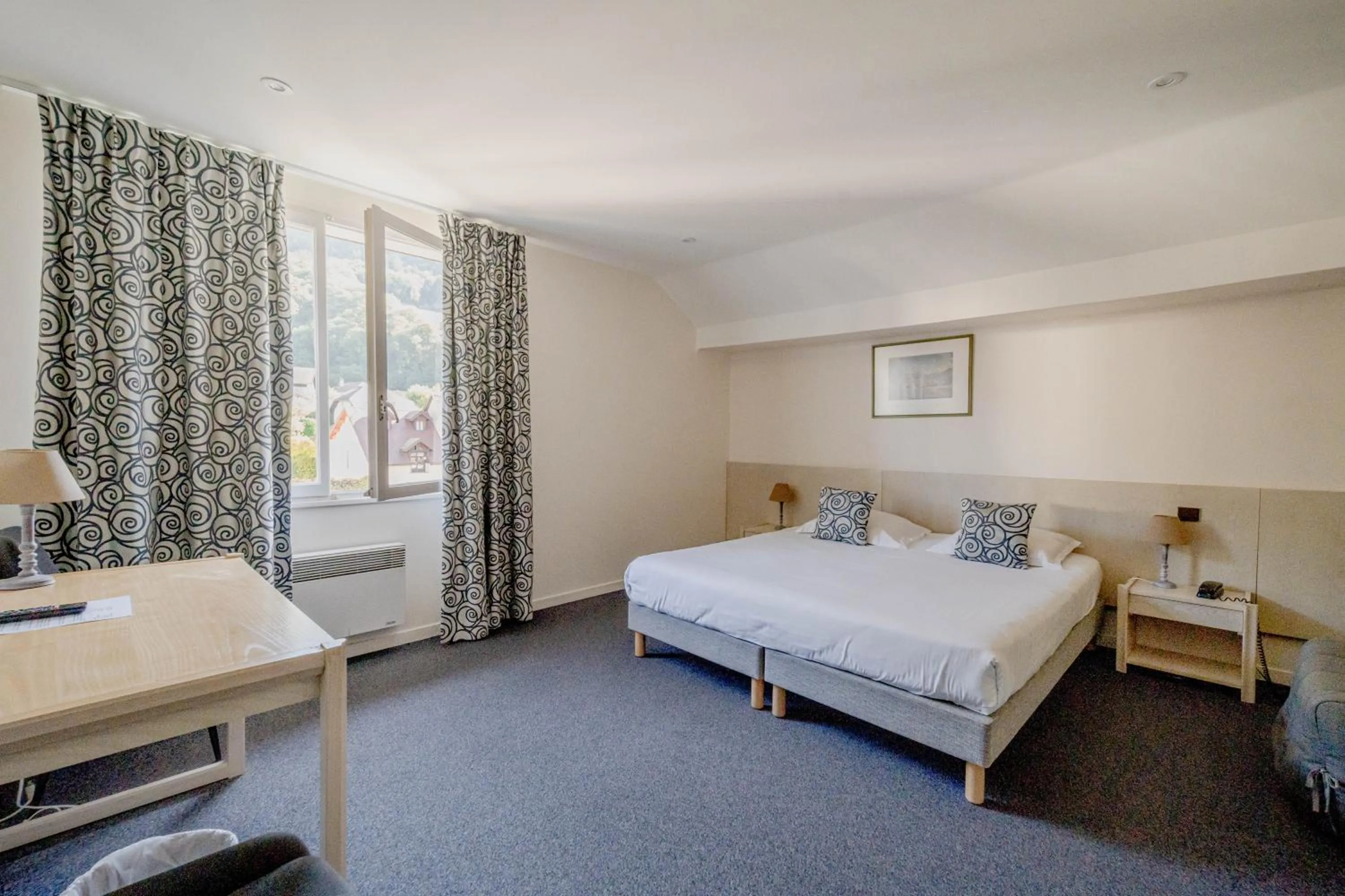 Bedroom, Bed in Hotel du Lac