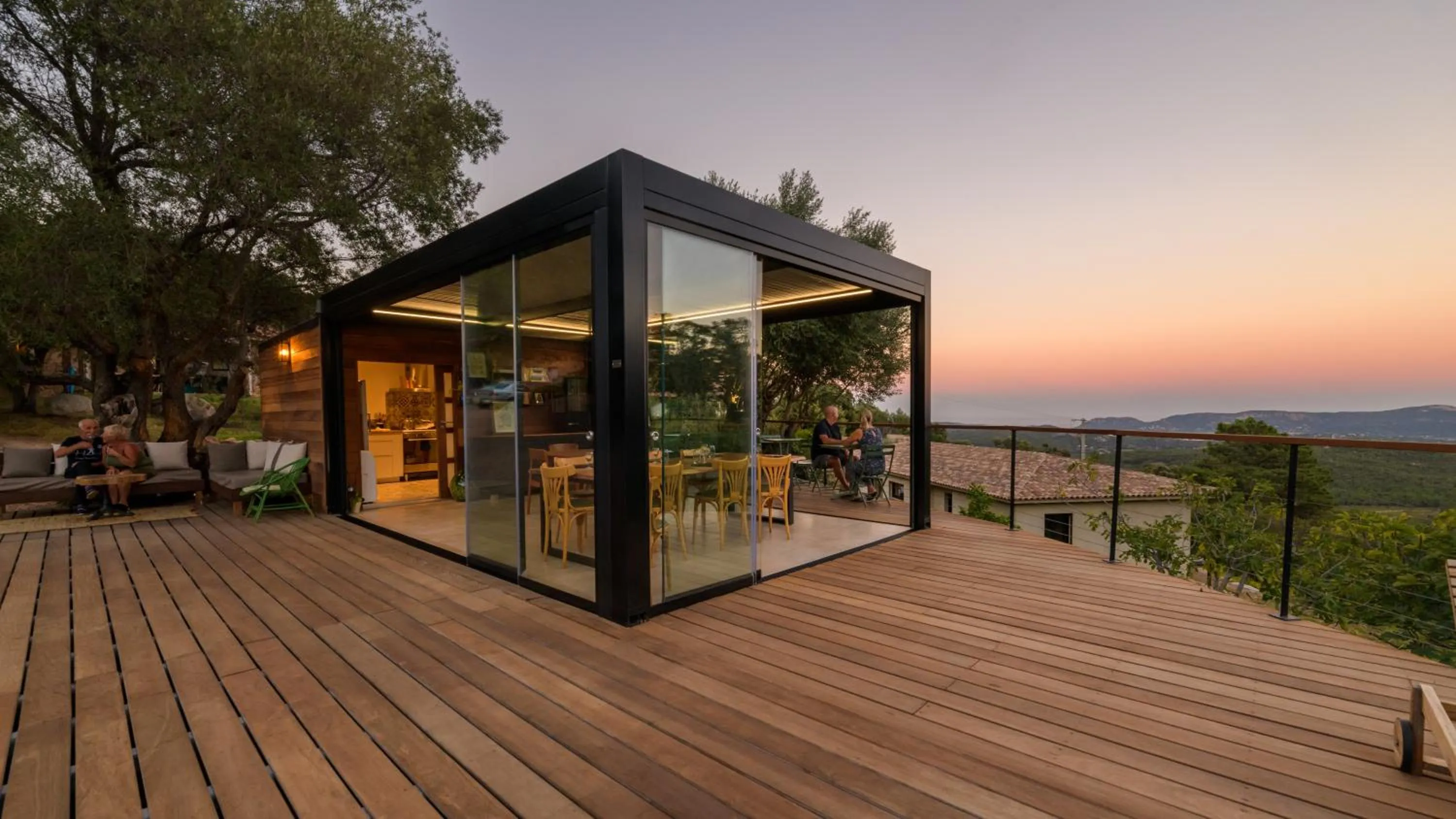 Restaurant/places to eat in Les Jardins de Mathieu