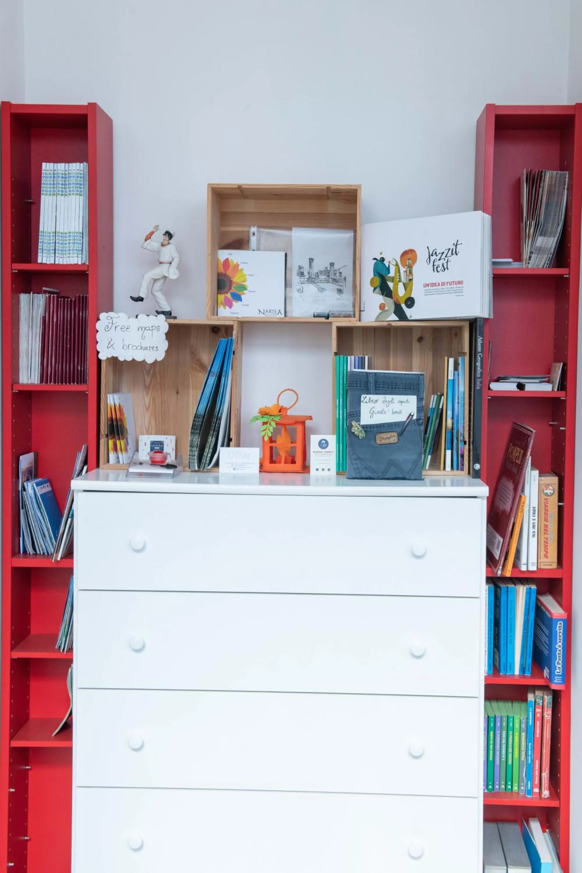 Library in B&B OTIUM