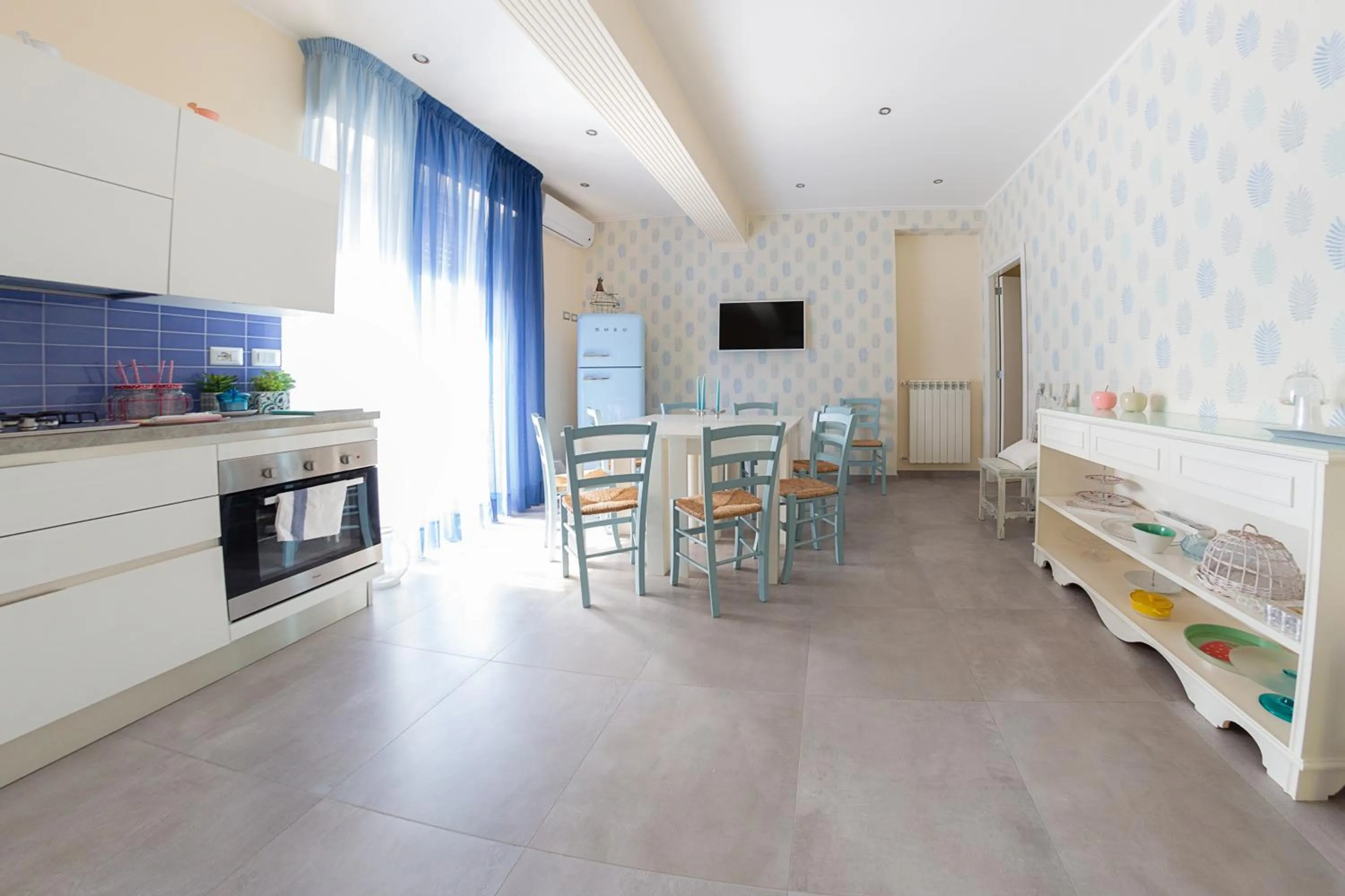 Communal lounge/ TV room in B&B Attico 160